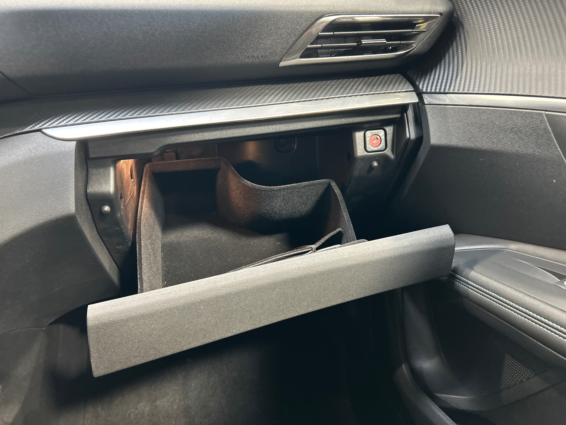 PEUGEOT 3008 ALLURE PACK HYBRID 136 E-DCS6