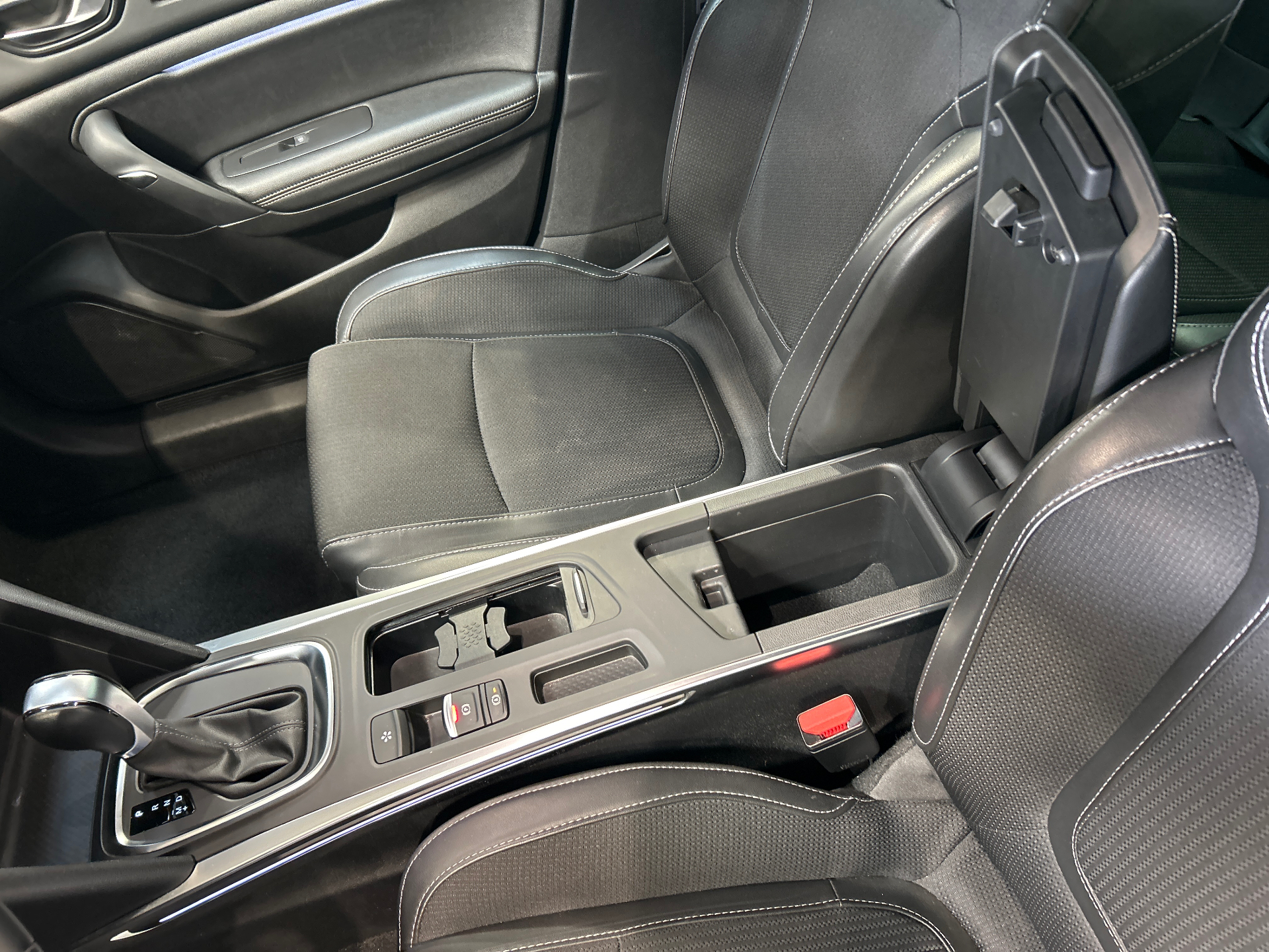 RENAULT MEGANE IV ESTATE techno TCe 140 EDC -23
