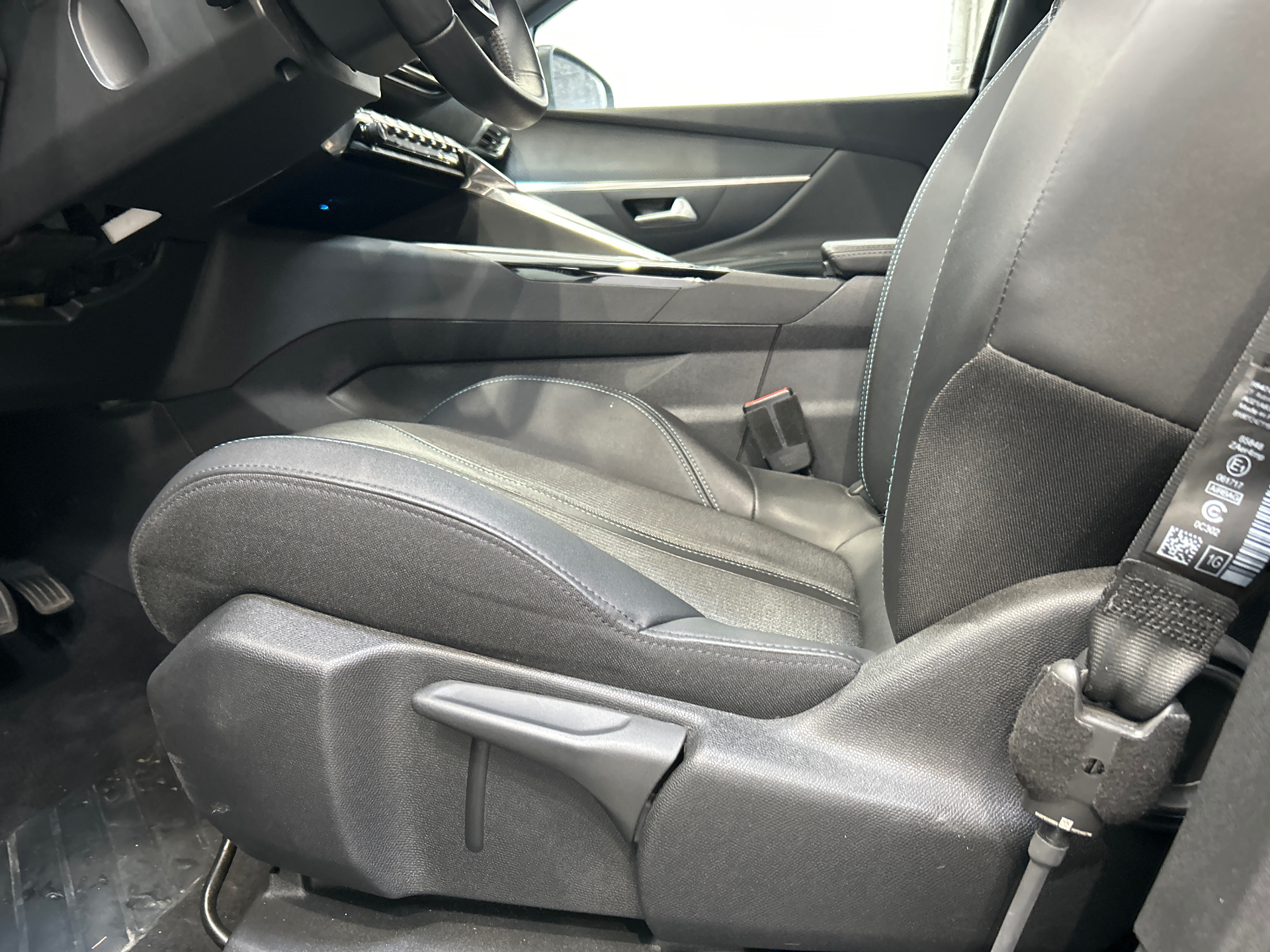 PEUGEOT 3008 ALLURE PACK HYBRID 136 E-DCS6