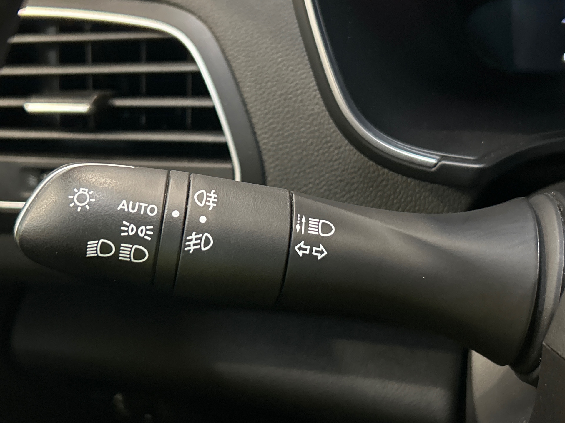 RENAULT MEGANE IV ESTATE techno TCe 140 EDC -23