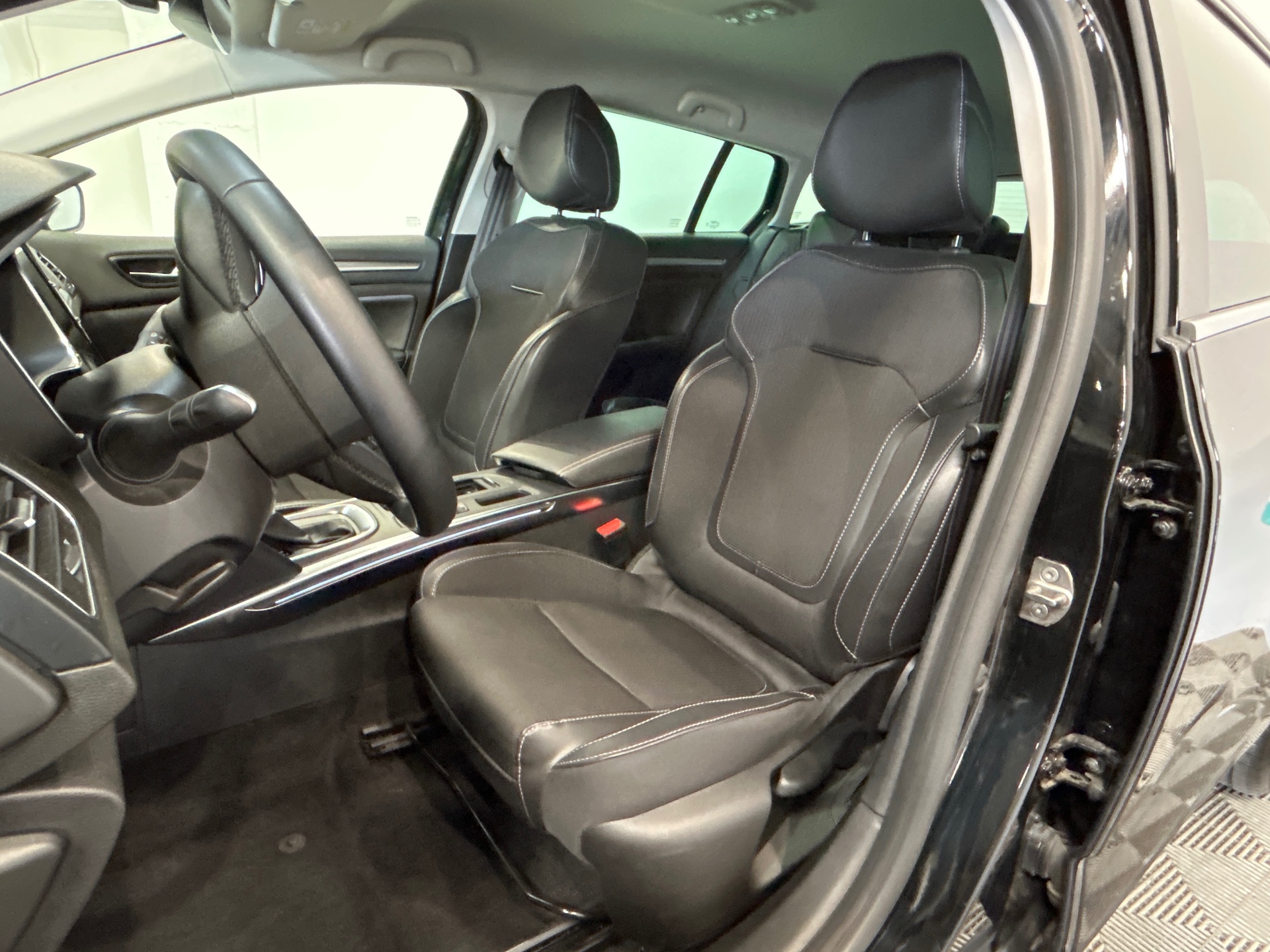 RENAULT MEGANE IV ESTATE techno TCe 140 EDC -23