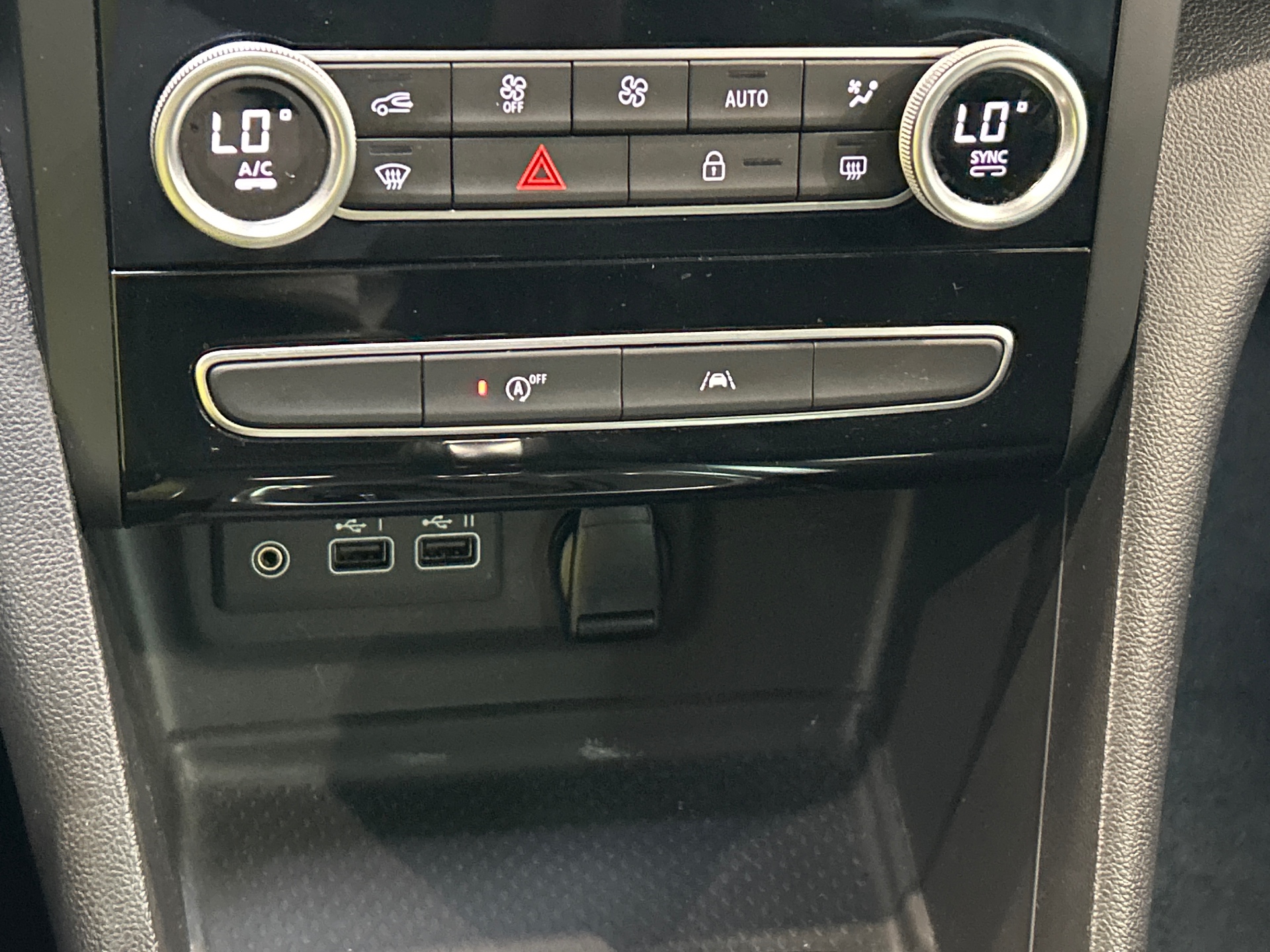 RENAULT MEGANE IV ESTATE techno TCe 140 EDC -23