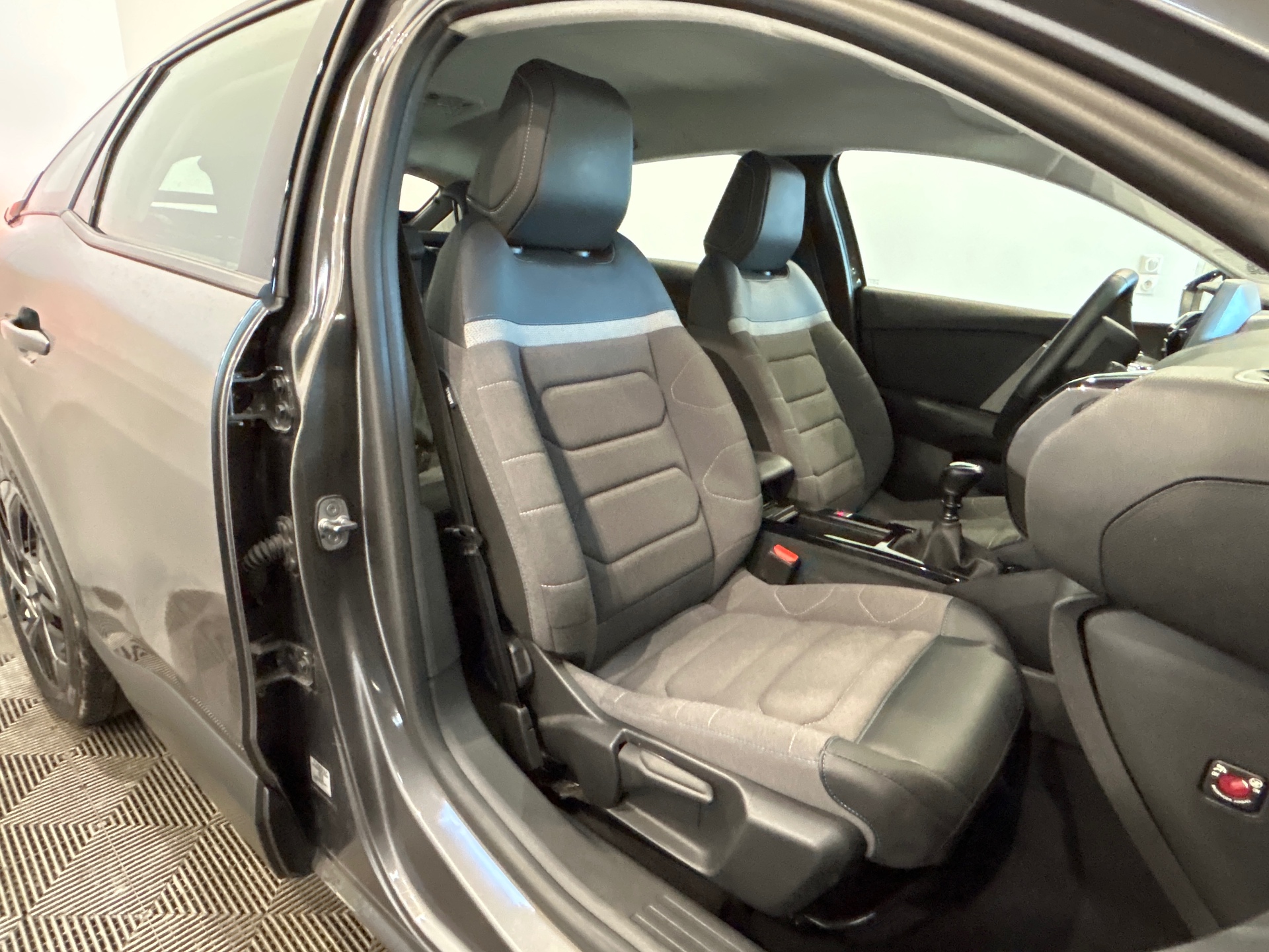 CITROEN C4 PureTech 130 BVM6 Plus
