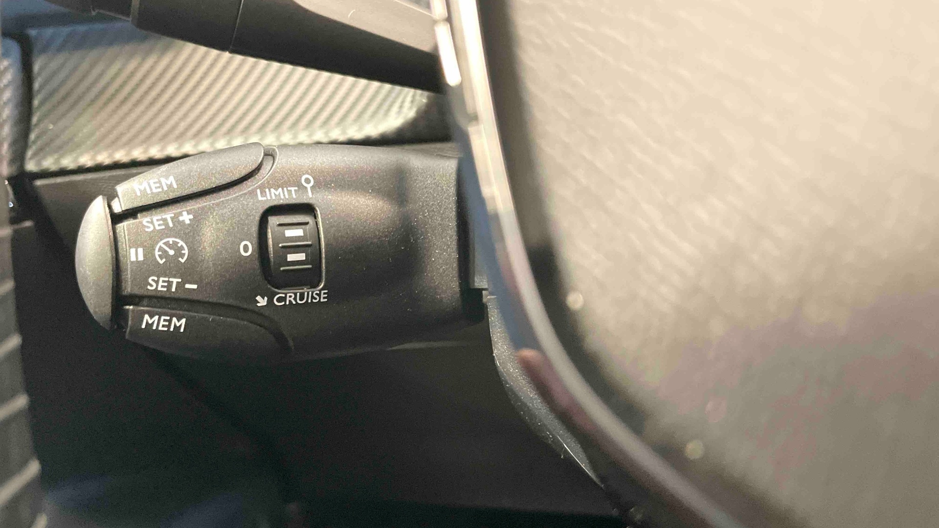 PEUGEOT 2008 ELECTRIQUE 136 ch Roadtrip