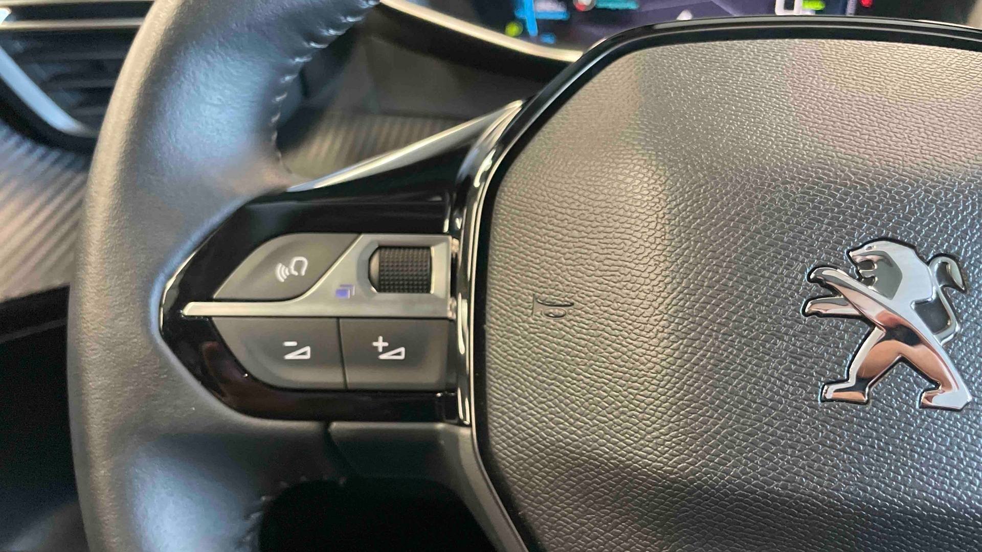 PEUGEOT 2008 ELECTRIQUE 136 ch Roadtrip