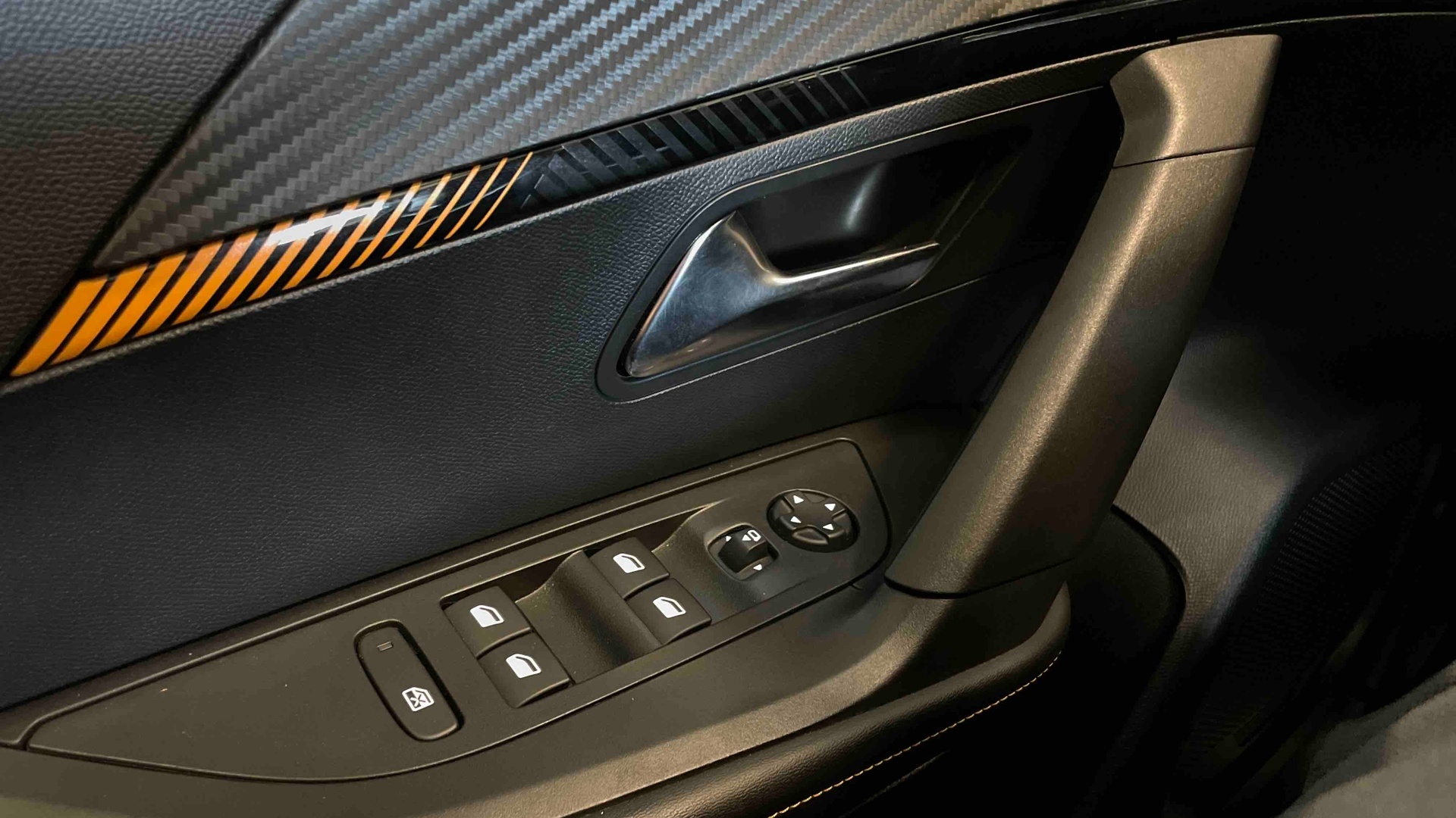 PEUGEOT 2008 ELECTRIQUE 136 ch Roadtrip