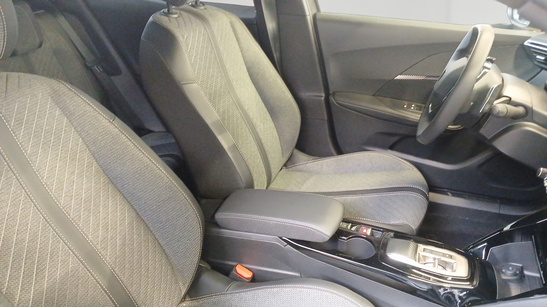 PEUGEOT 2008 Allure 130 ch S&S EAT8