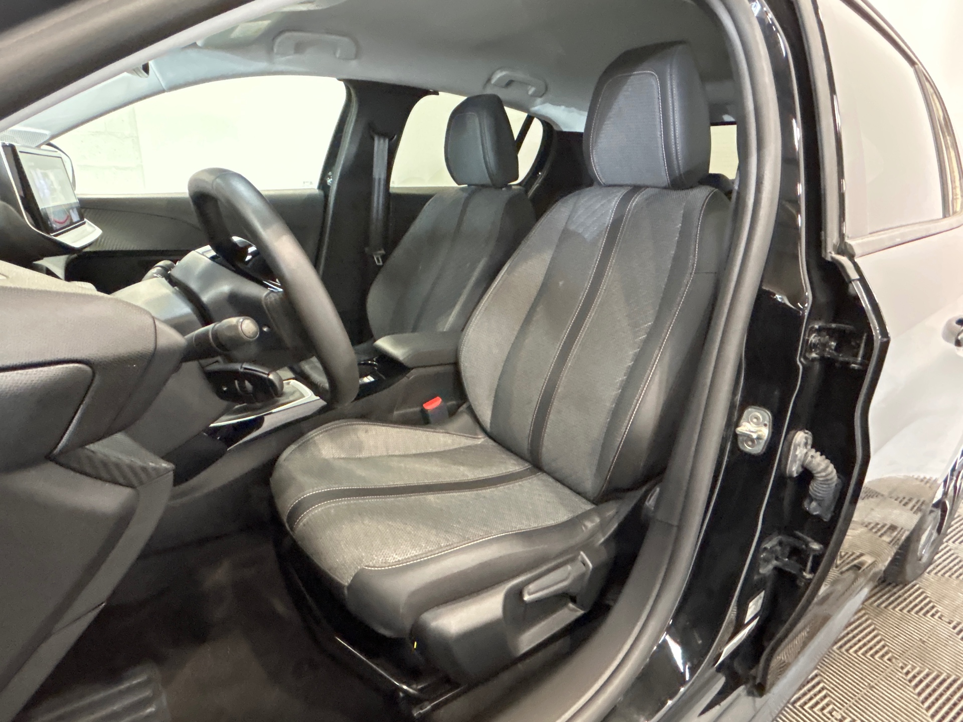 PEUGEOT 208 Allure 100 ch BVM6