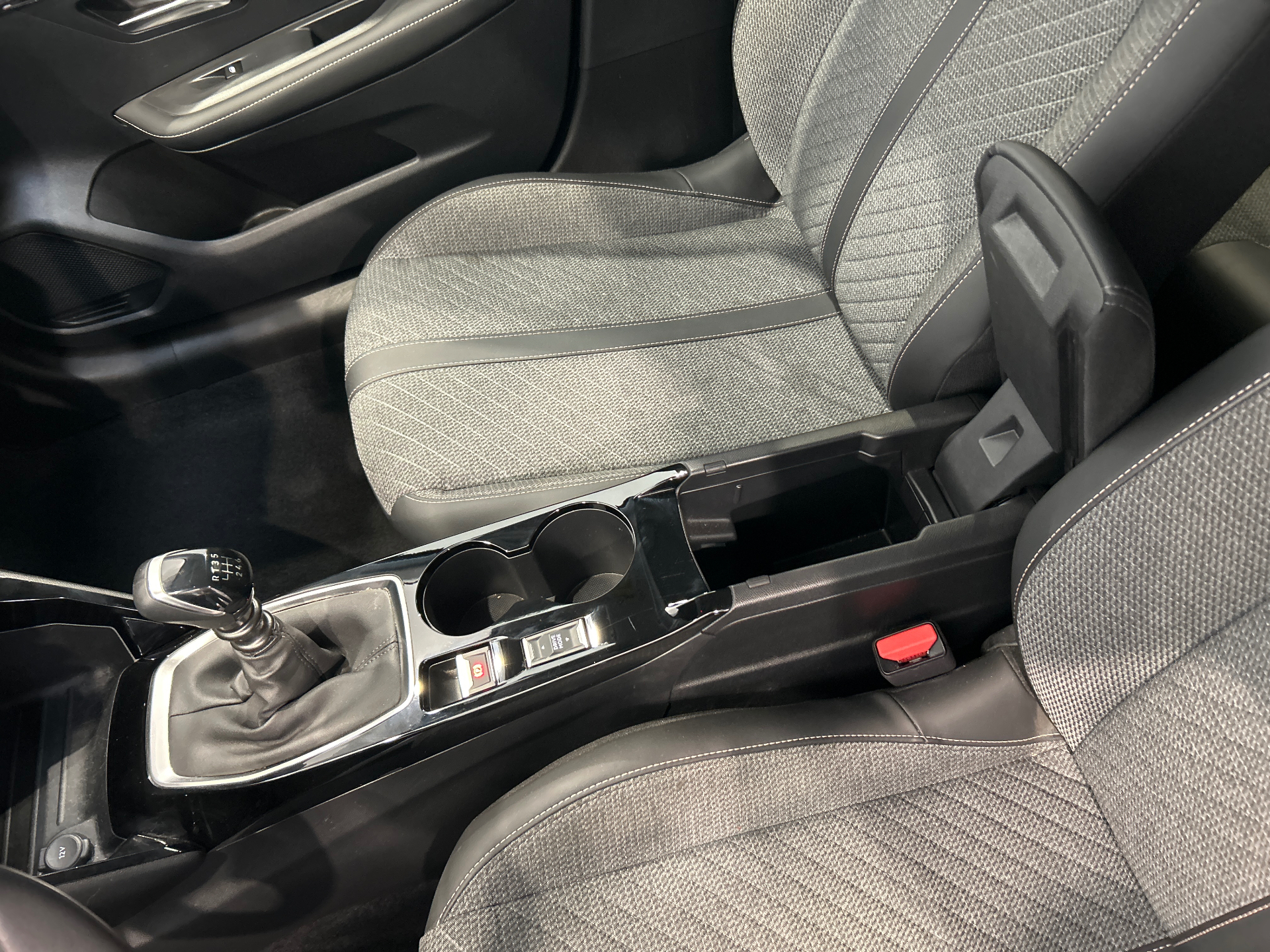 PEUGEOT 208 Allure 100 ch BVM6
