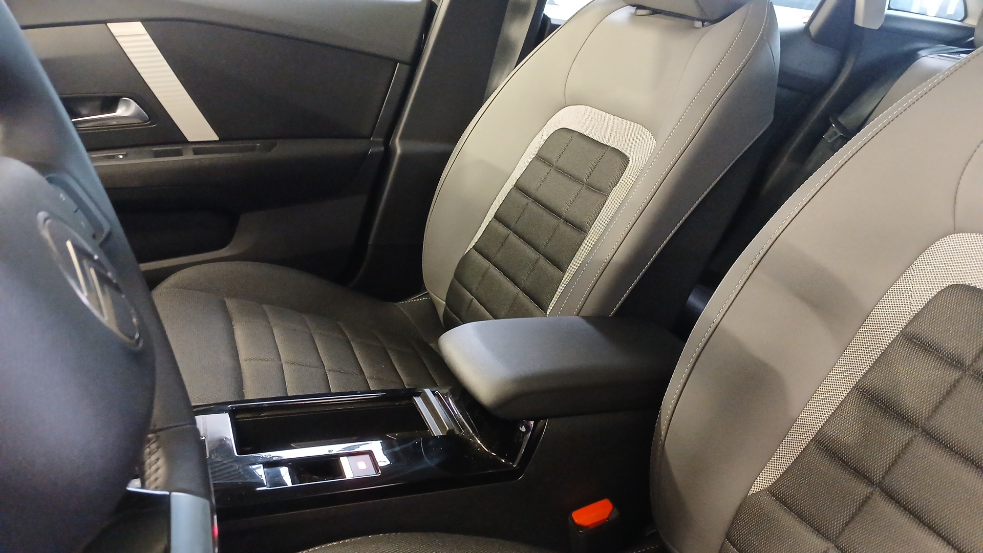 CITROEN C4 Hybride 145ch e-DCS6 PLUS