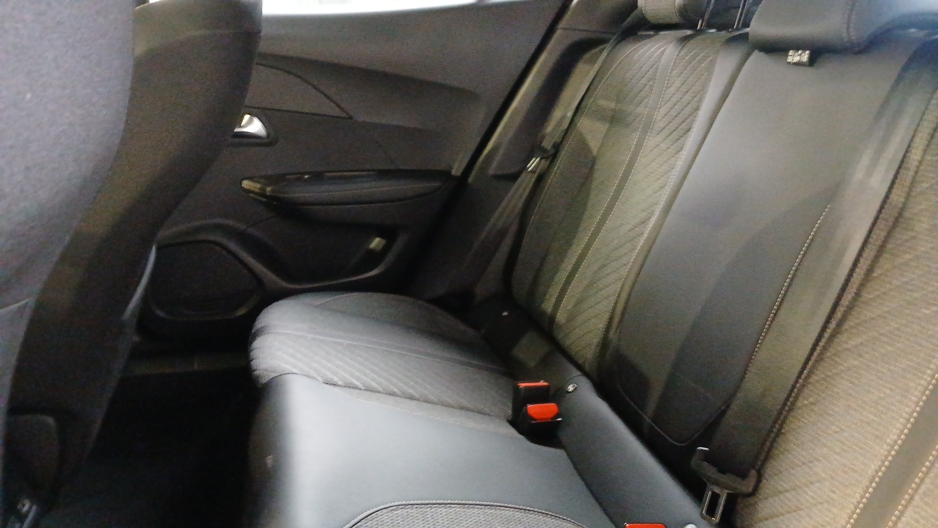 PEUGEOT 2008 Allure 130 ch S&S EAT8