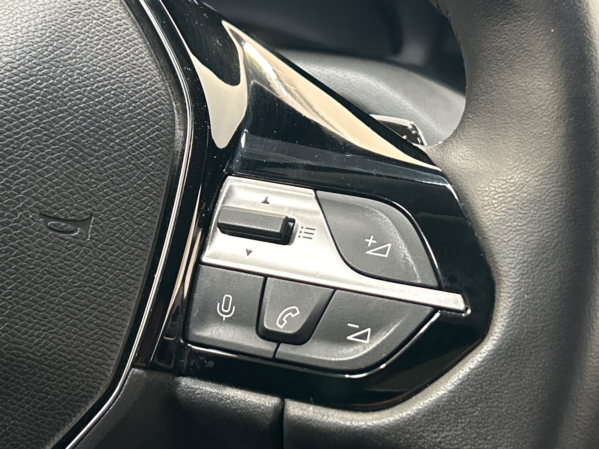 PEUGEOT 308 PHEV 180 e-EAT8 Allure