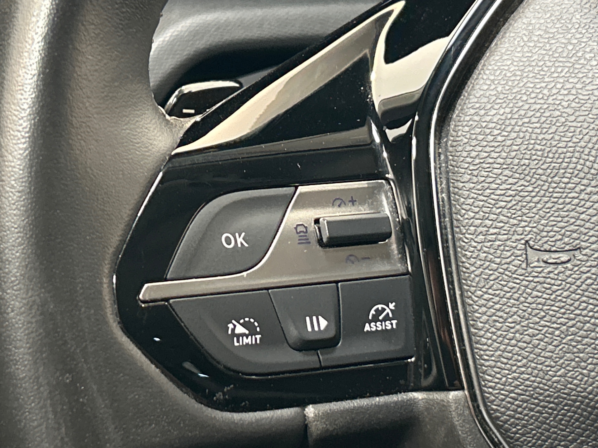 PEUGEOT 308 PHEV 180 e-EAT8 Allure
