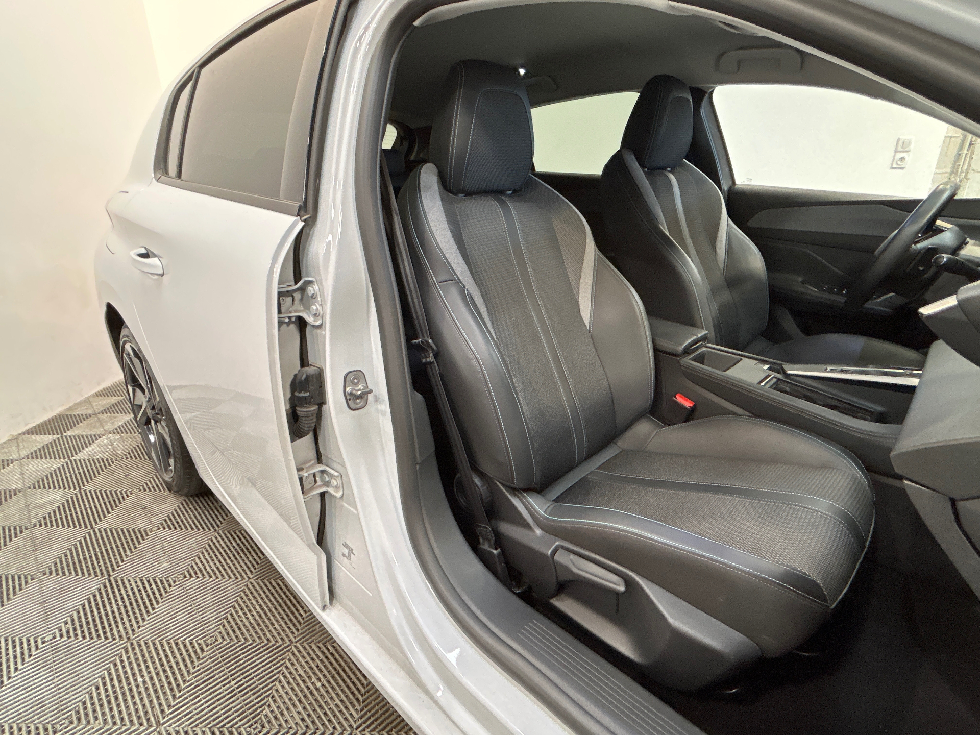 PEUGEOT 308 PHEV 180 e-EAT8 Allure