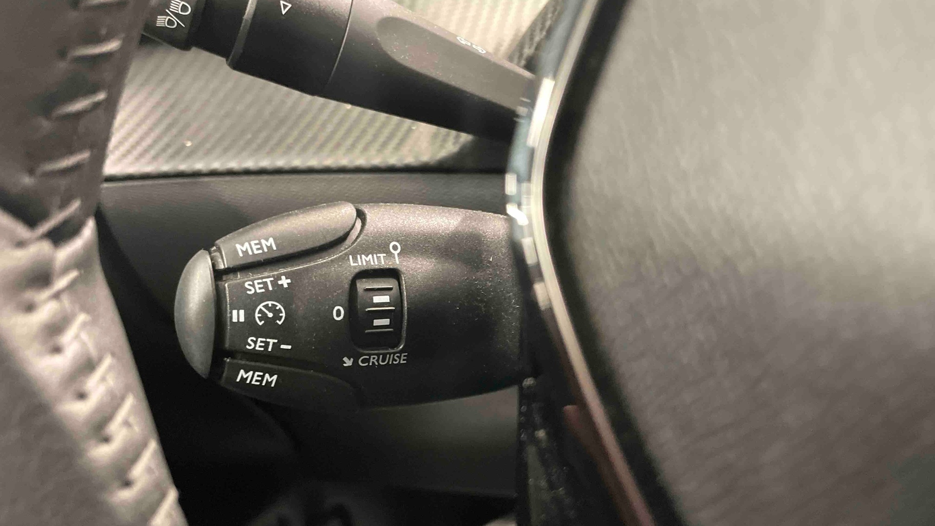 PEUGEOT 208 Allure 100 ch BVM6