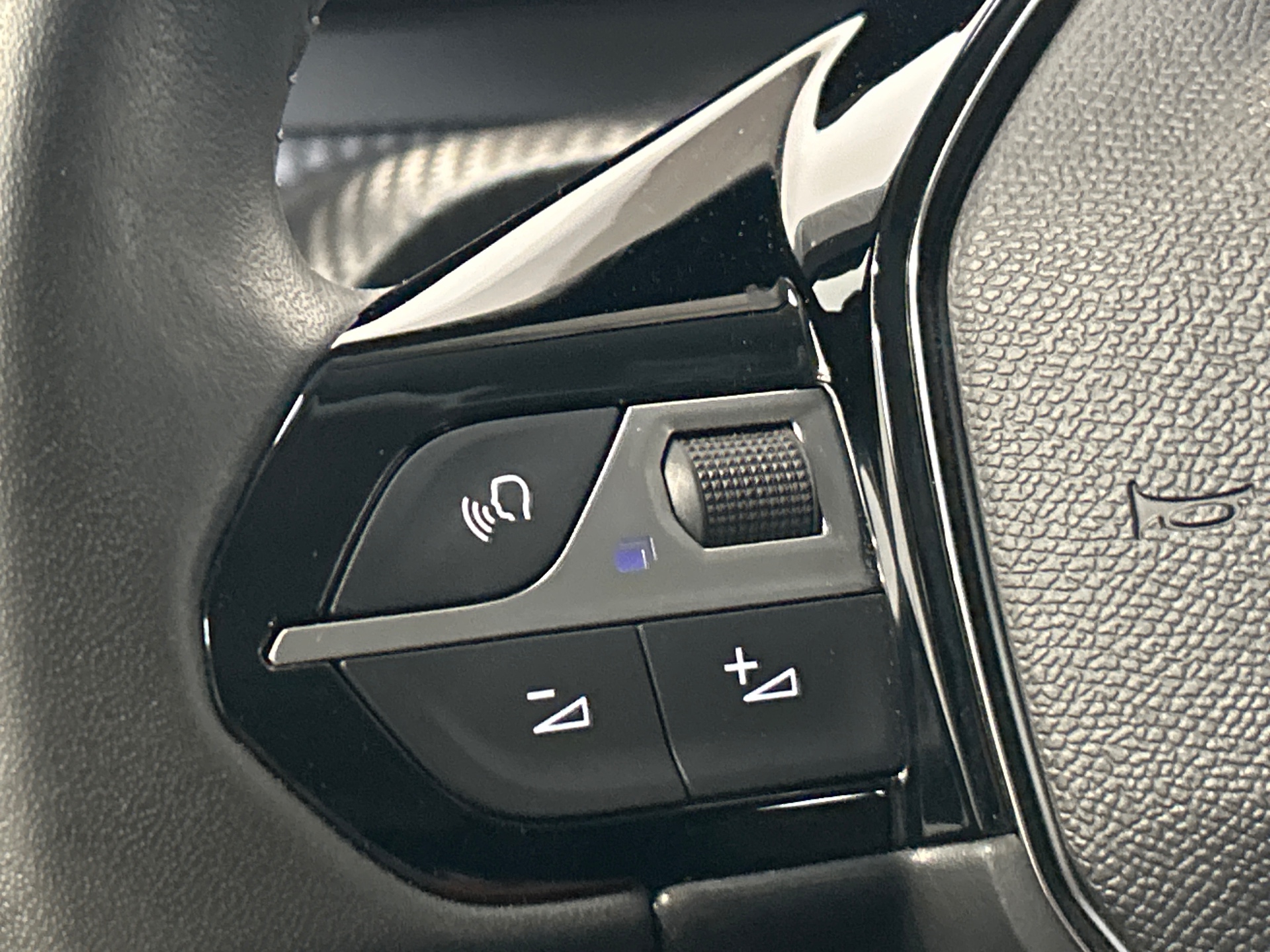 PEUGEOT 208 Allure 100 ch BVM6