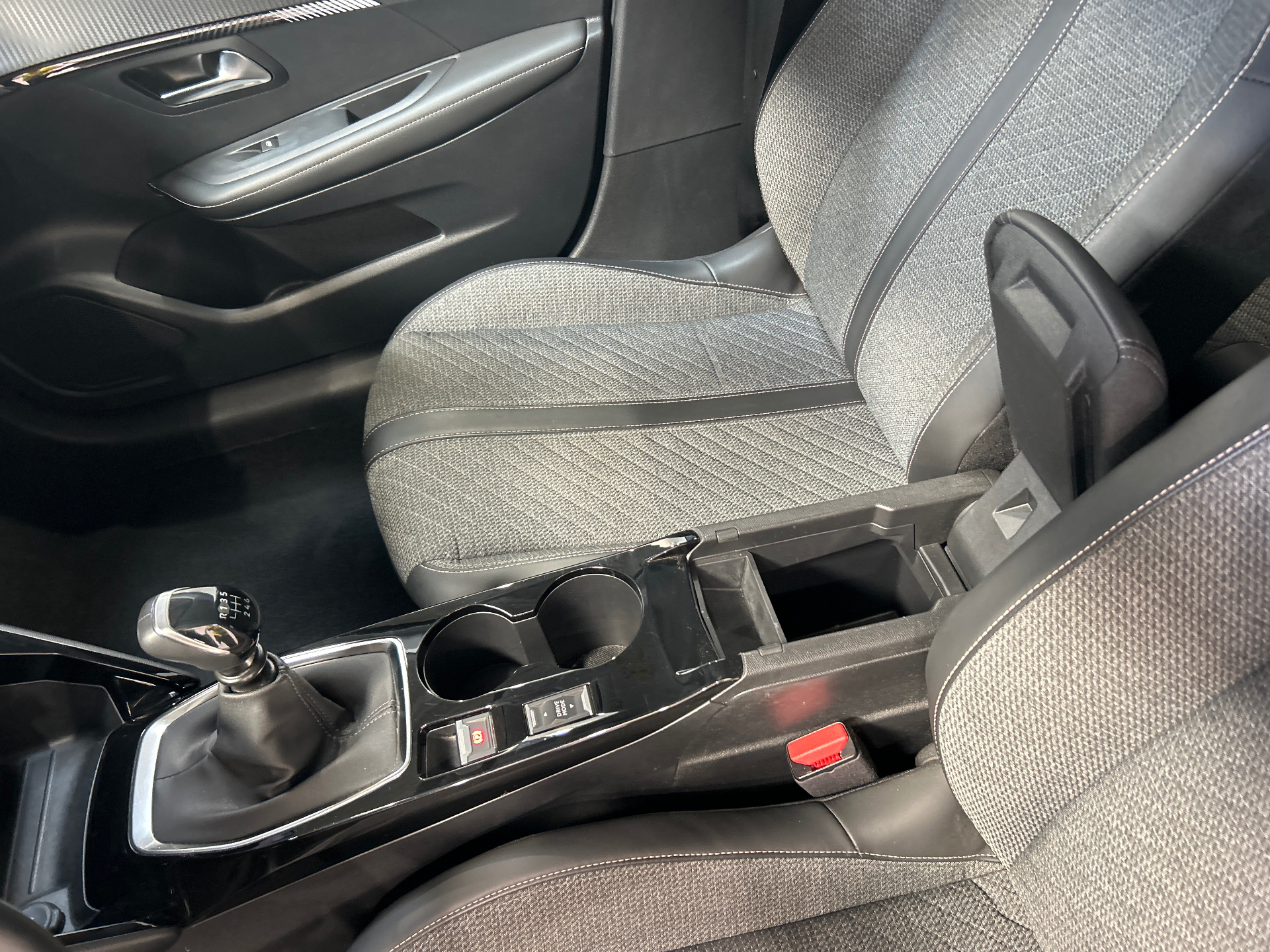 PEUGEOT 208 ALL PT100 BVM