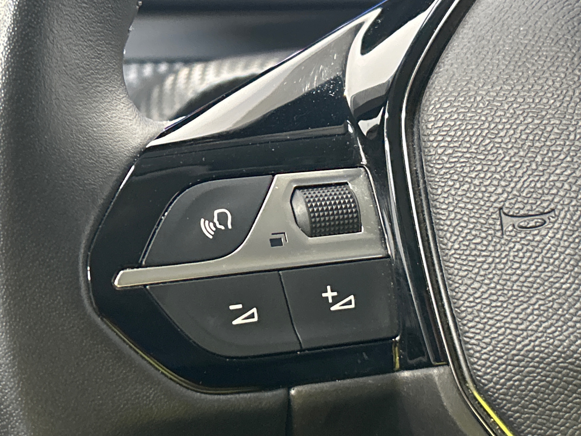 PEUGEOT 208 ALL PT100 BVM