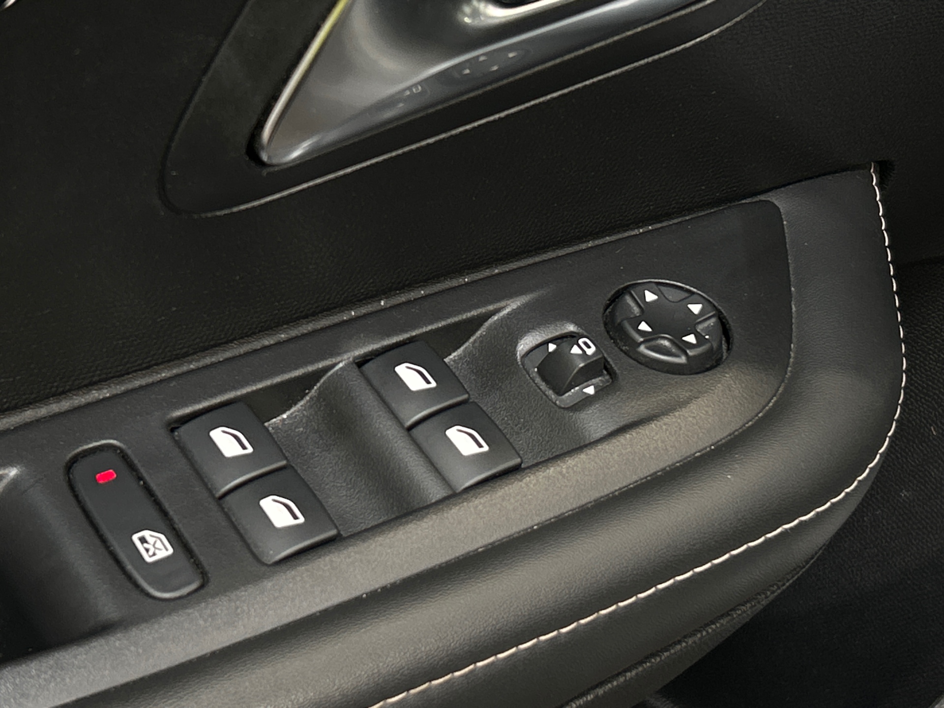 PEUGEOT 208 ALL PT100 BVM