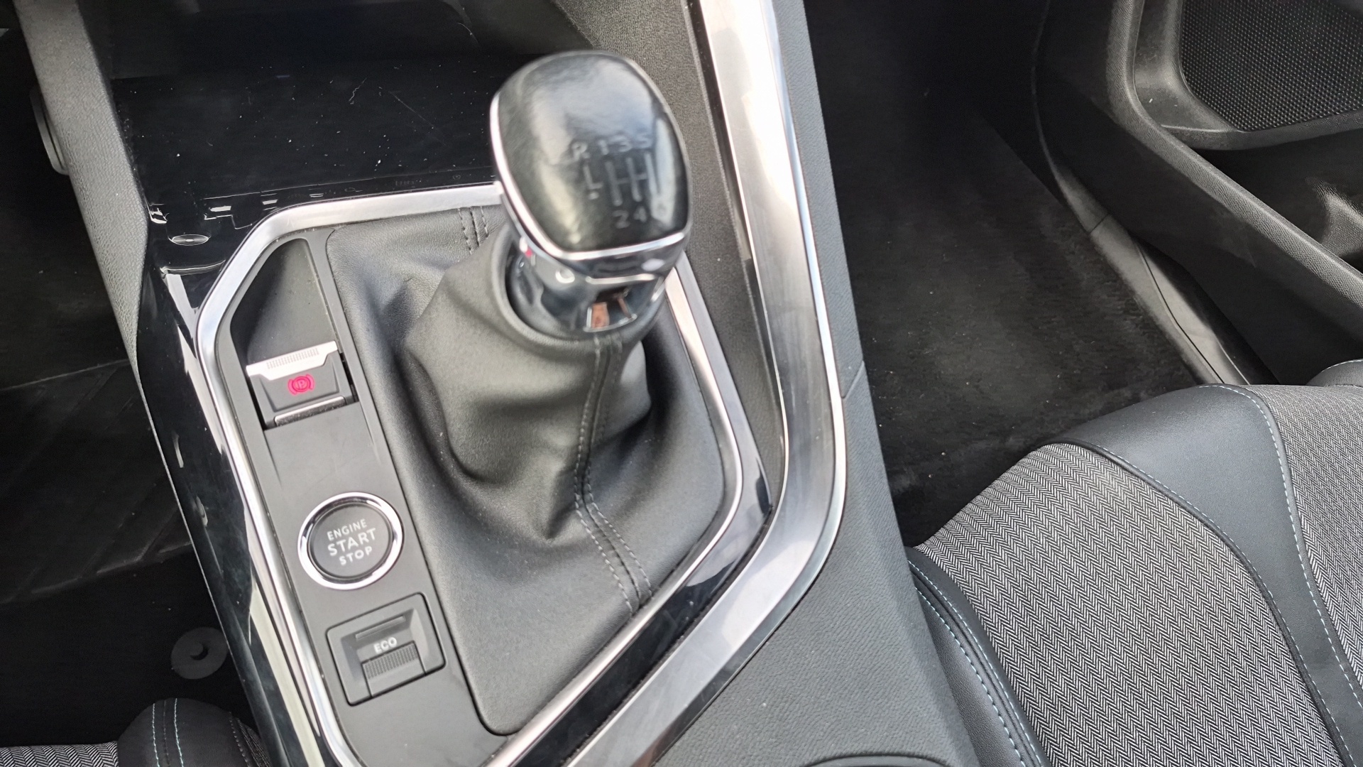 PEUGEOT 5008 ALLURE PK PTECH 130 S&S BVM6