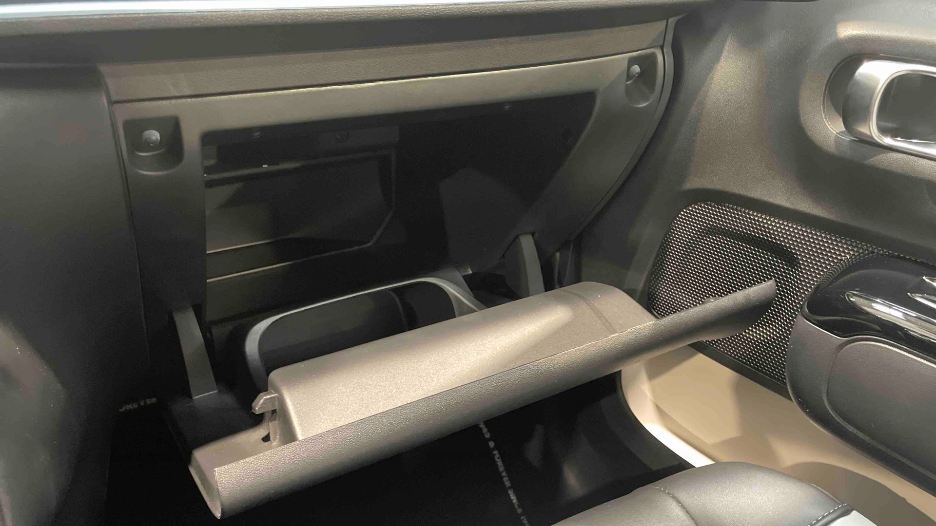 CITROEN C3 PureTech 110 BVM6 Elle - 5P