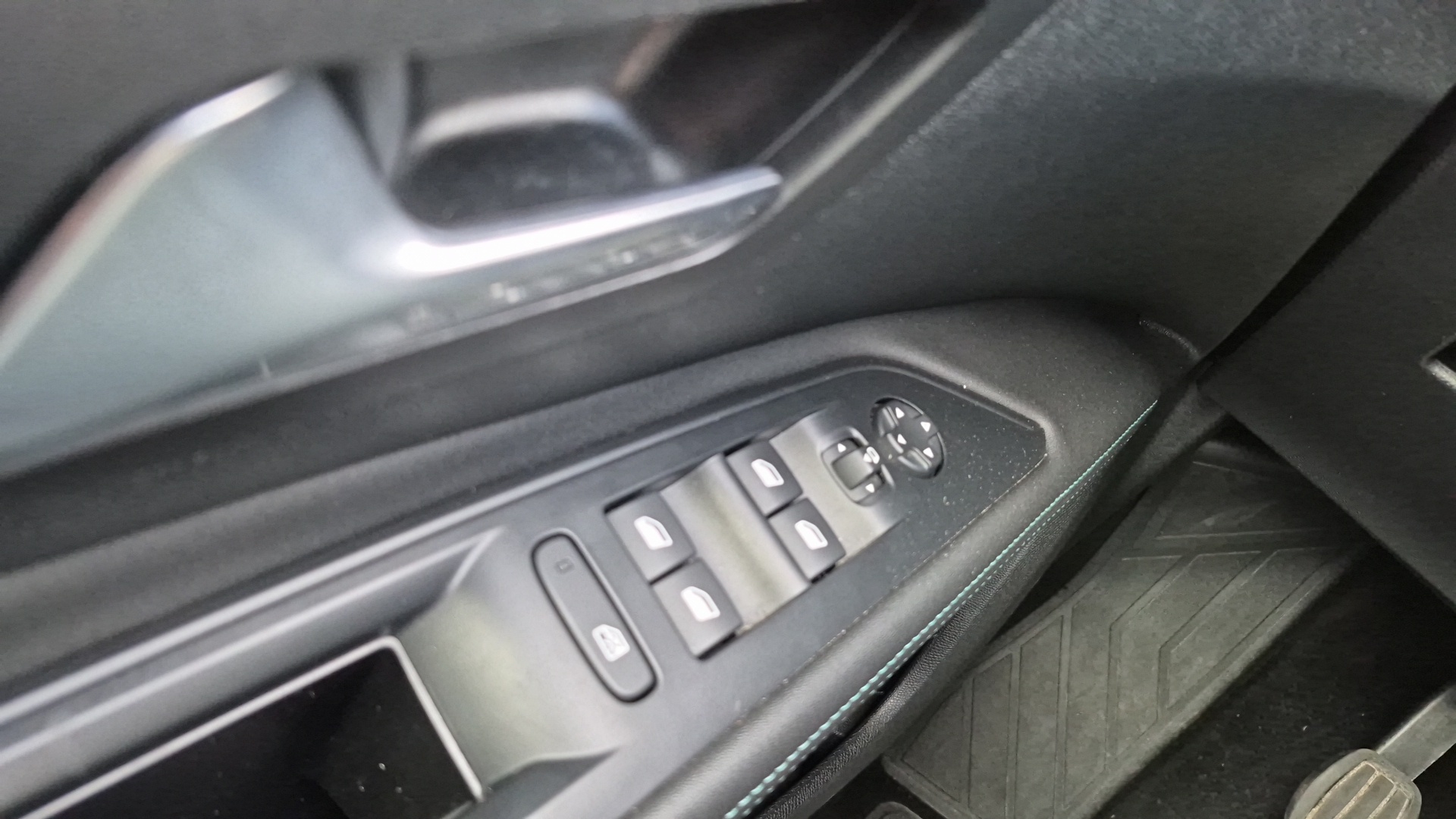 PEUGEOT 5008 ALLURE PK PTECH 130 S&S BVM6