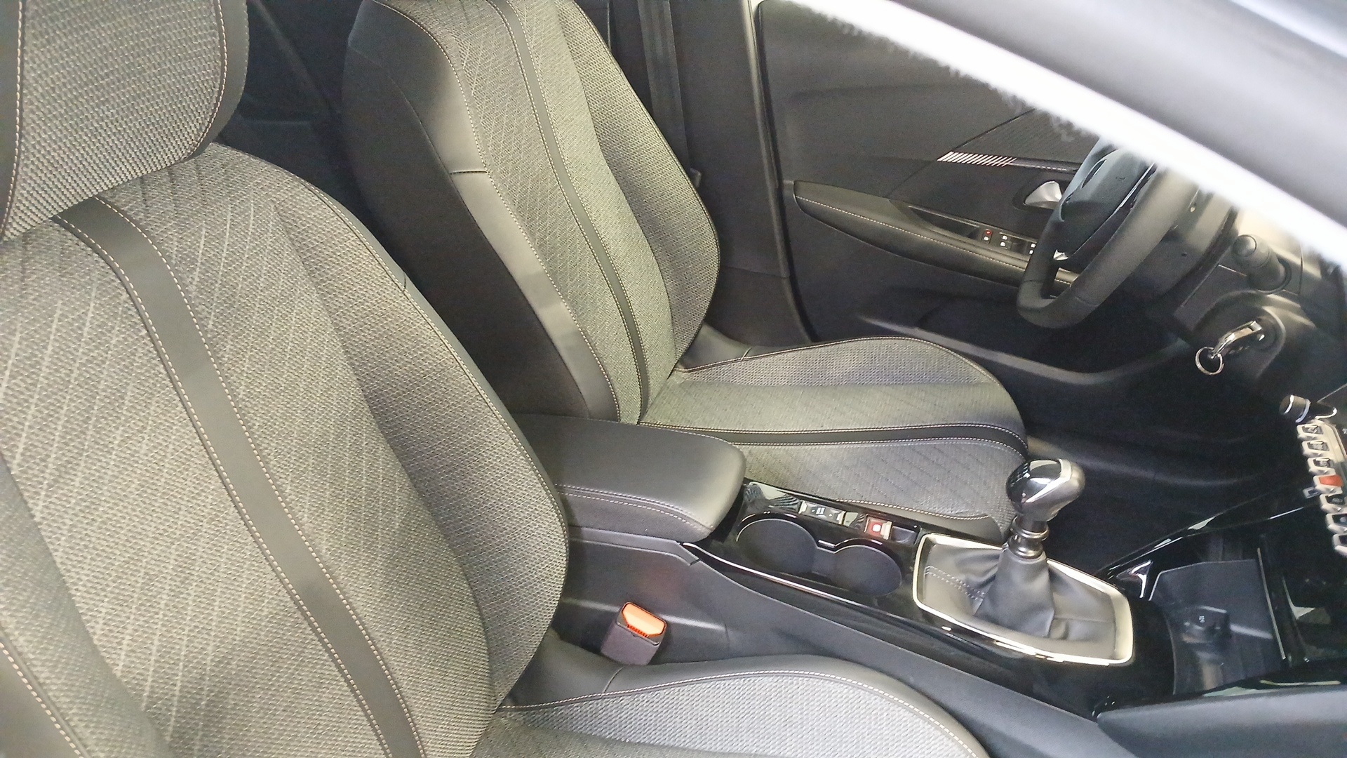 PEUGEOT 208 Allure 100 ch BVM6