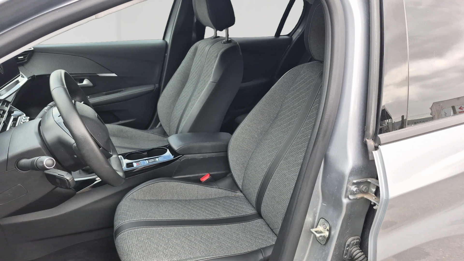 PEUGEOT 208 ALLURE PT100 BVM