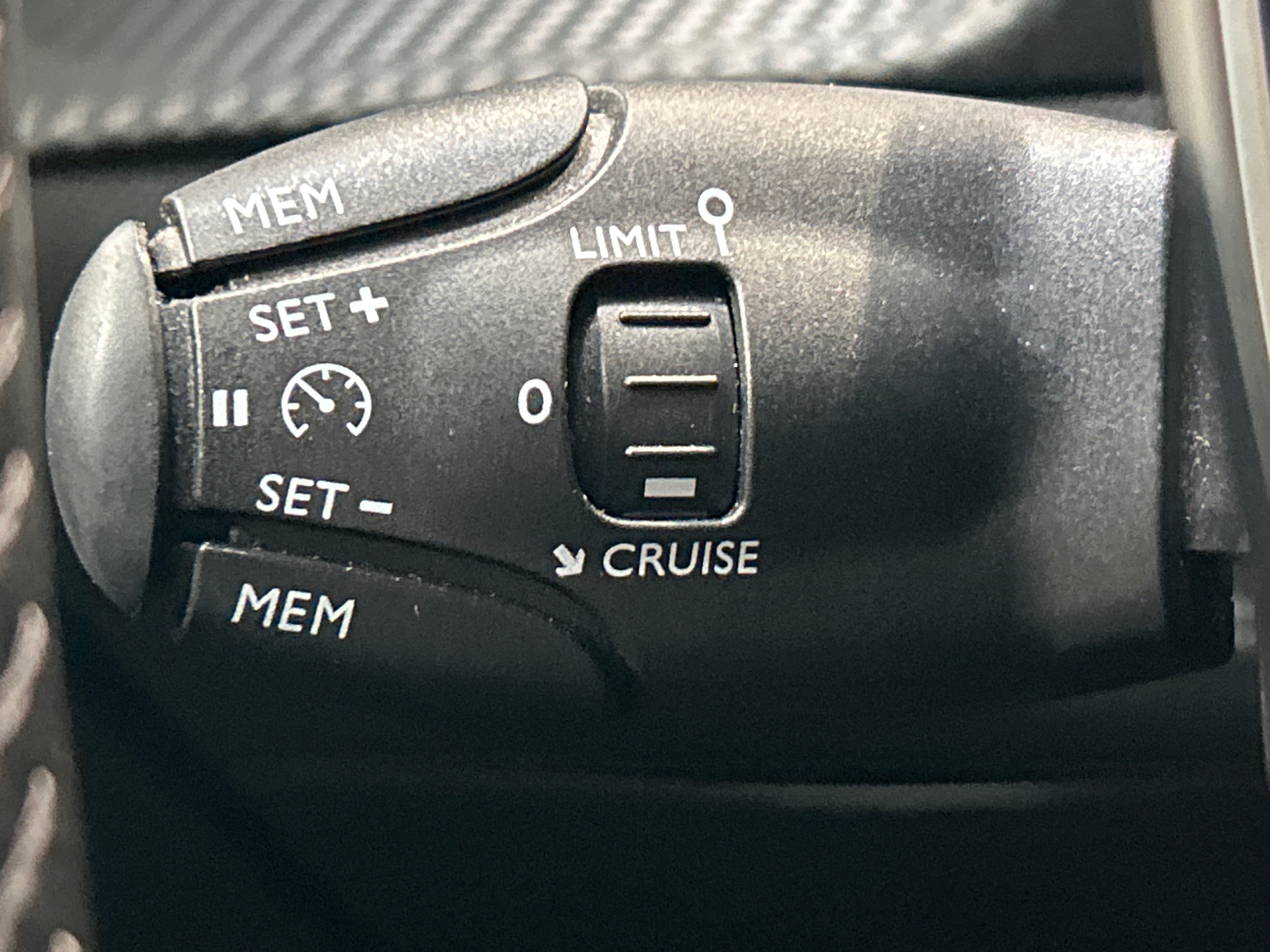 PEUGEOT 208 STYLE PURETECH 75 S&S BVM5