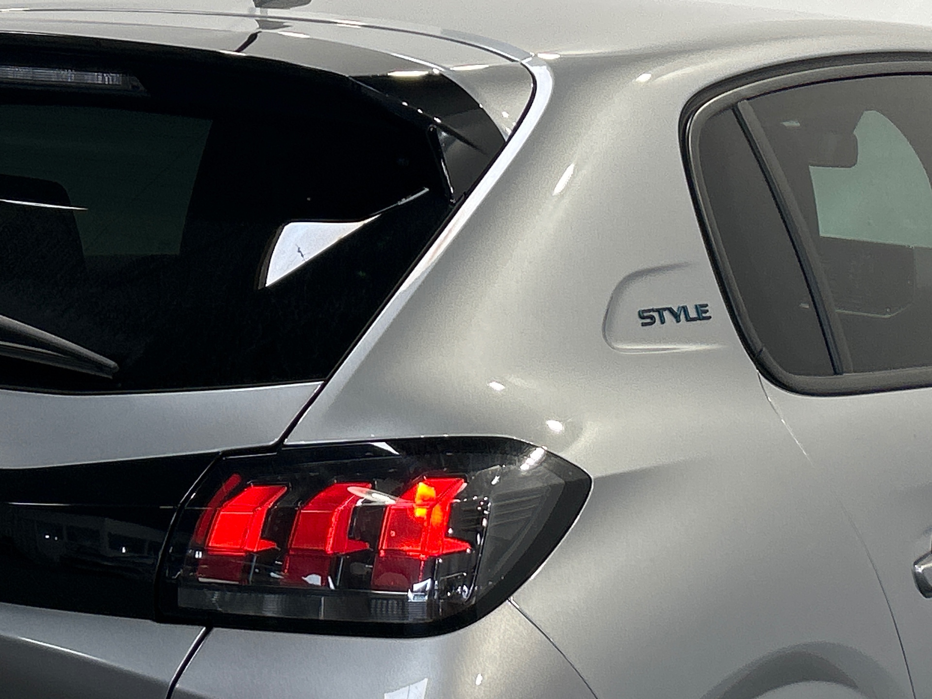 PEUGEOT 208 STYLE PURETECH 75 S&S BVM5