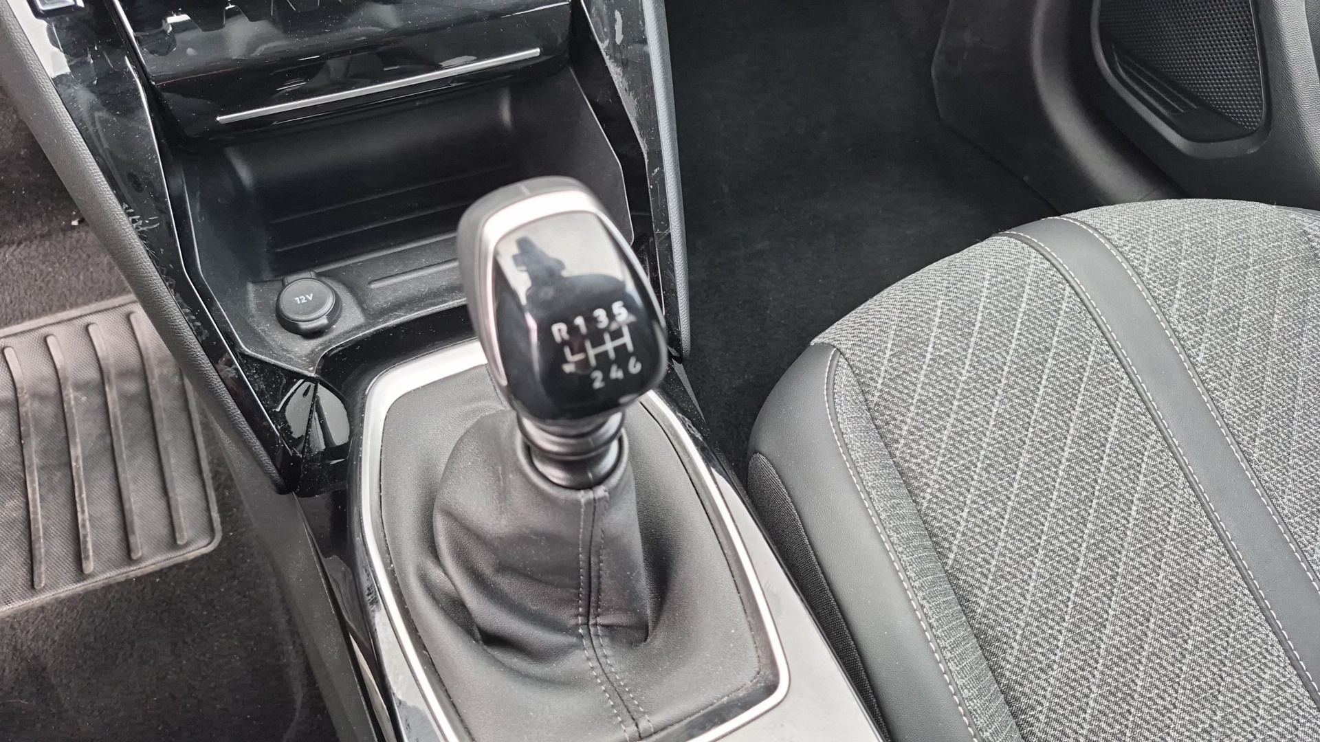 PEUGEOT 208 ALLURE PT100 BVM