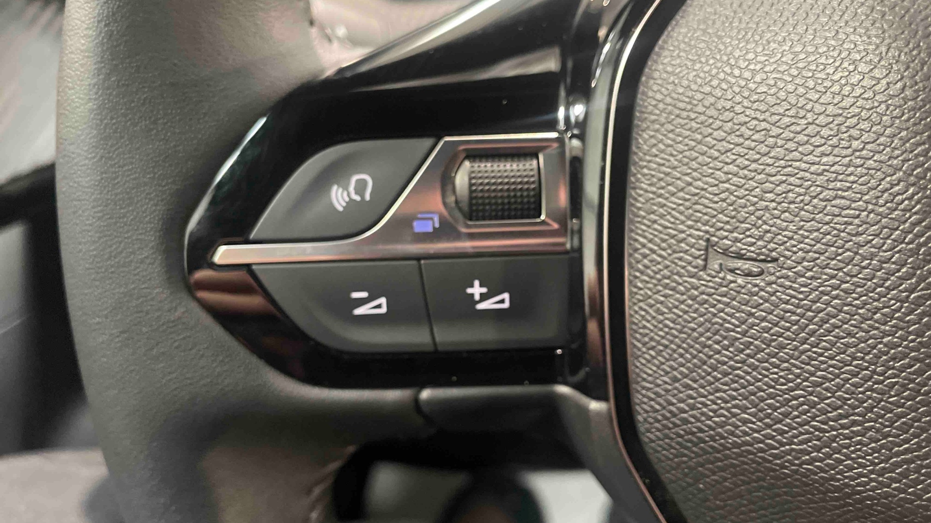PEUGEOT 2008 PureTech 130 S&S BVM6 Allure Pack