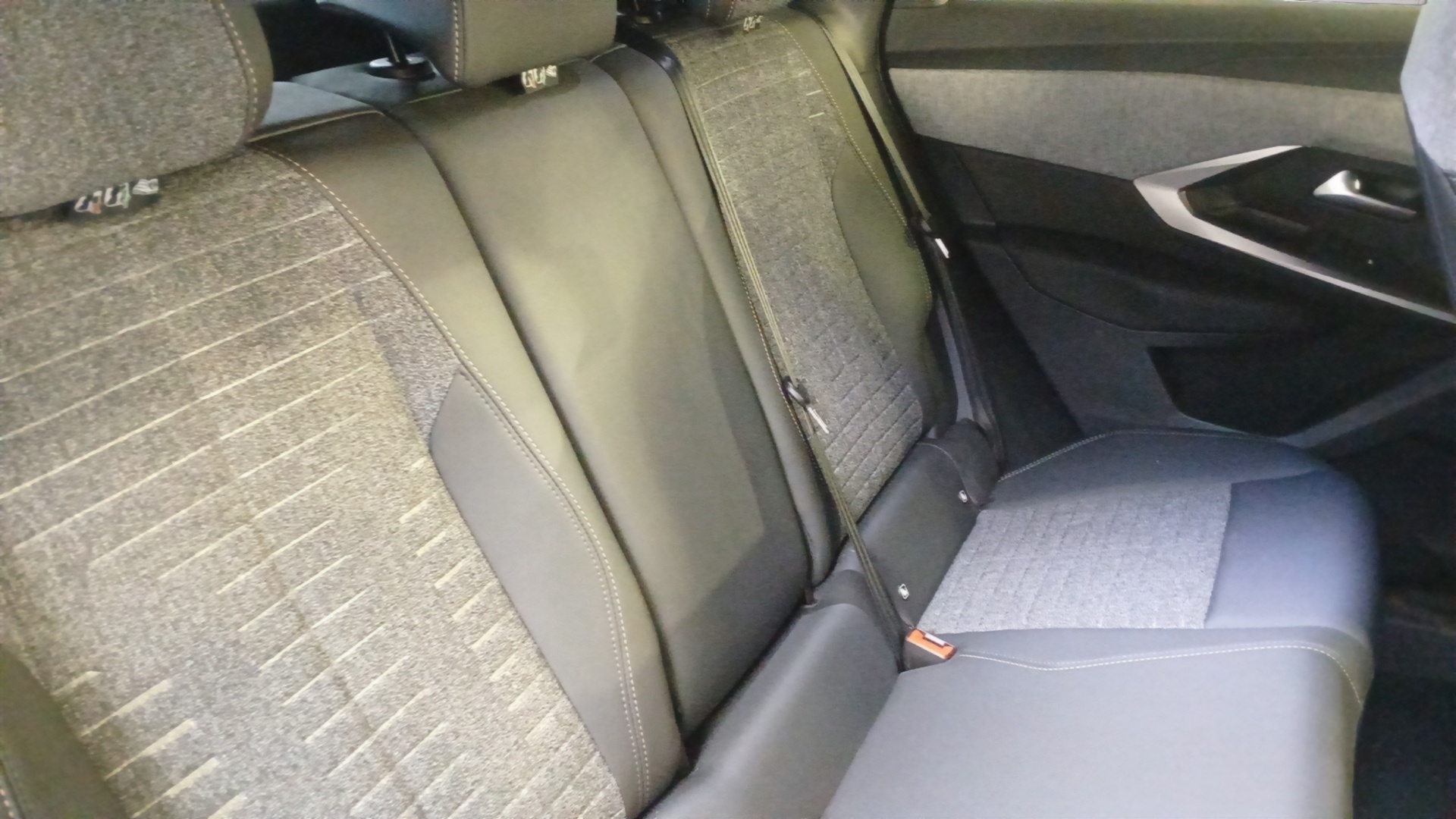 PEUGEOT 3008 Allure Hybrid 145 ch e-DCS6