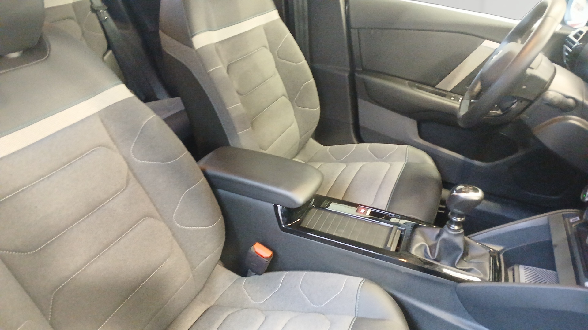 CITROEN C4 PureTech 130 BVM6 Plus