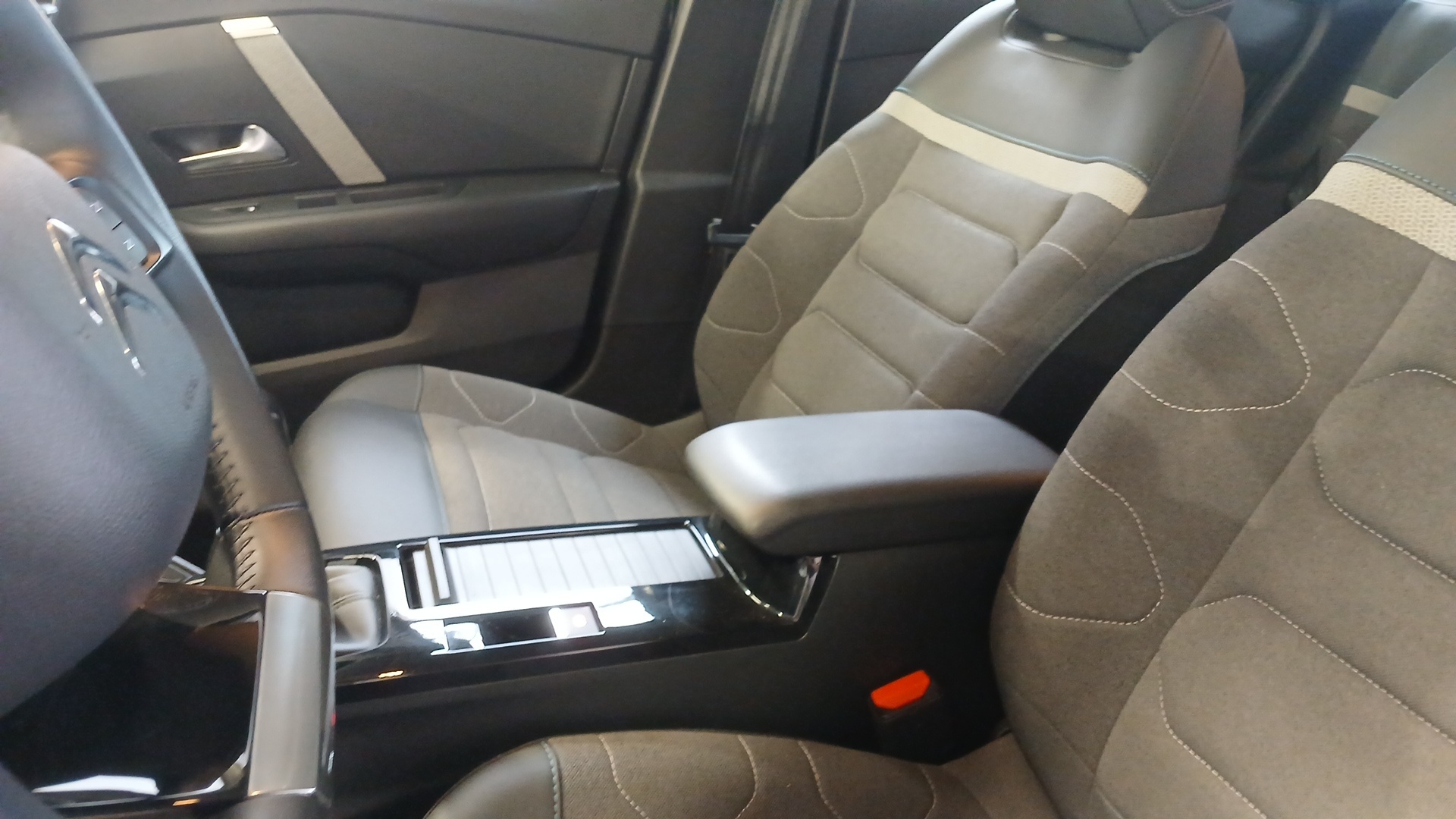 CITROEN C4 PureTech 130 BVM6 Plus