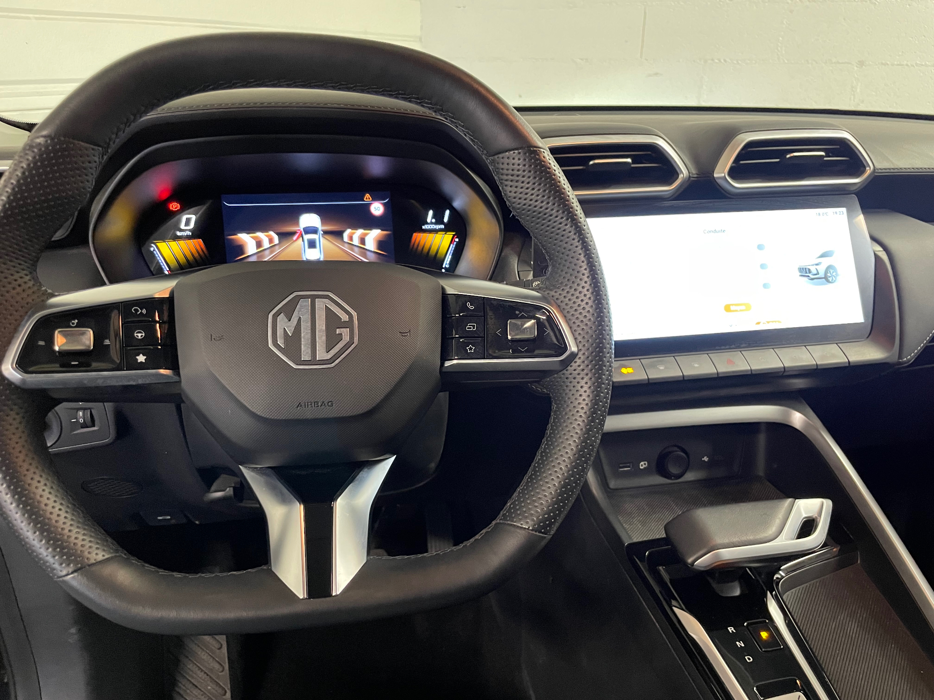 MG ZS 1.5 L Hybrid+ 197 ch Luxury