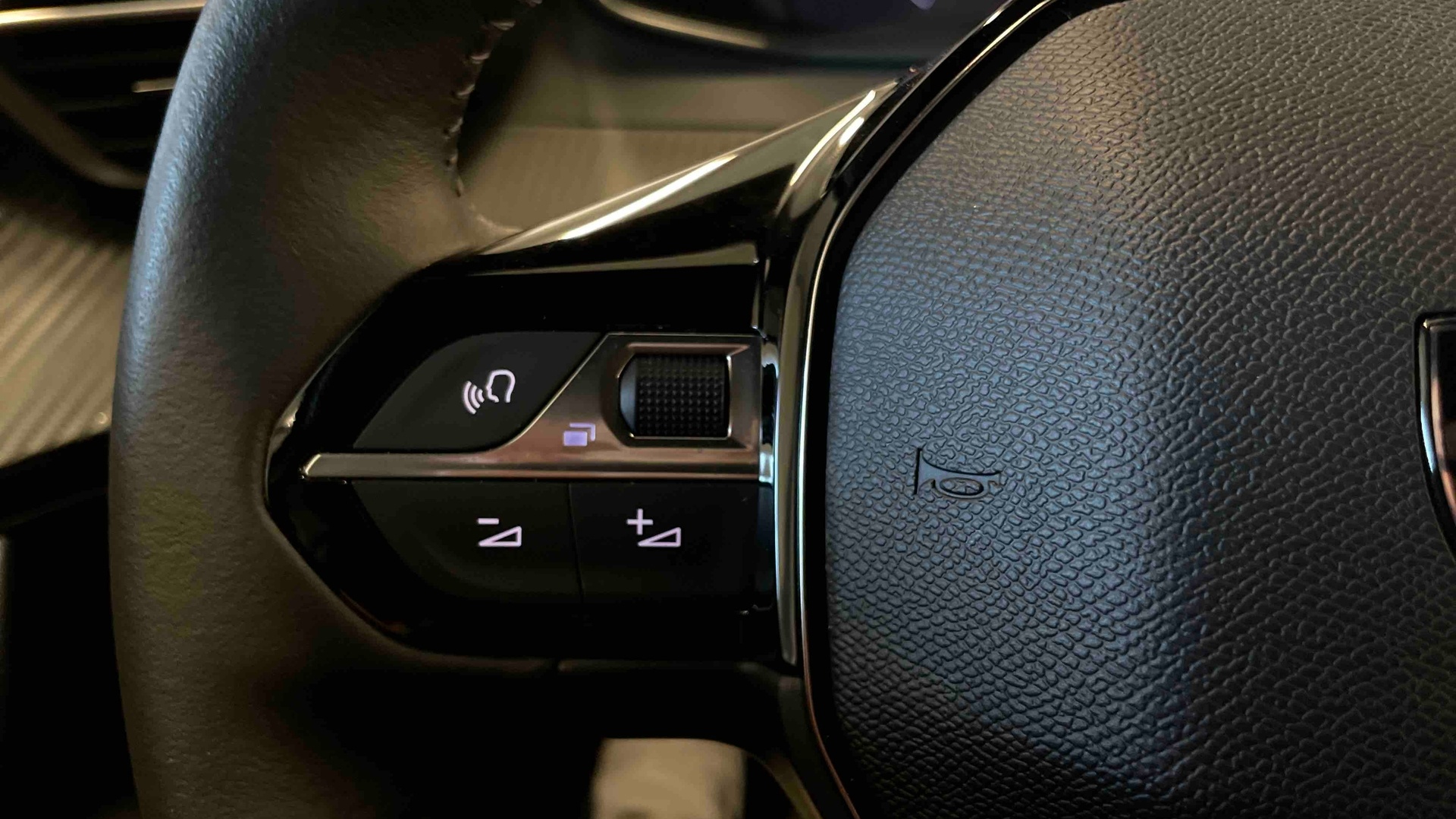 PEUGEOT 2008 Allure 100 ch BVM6