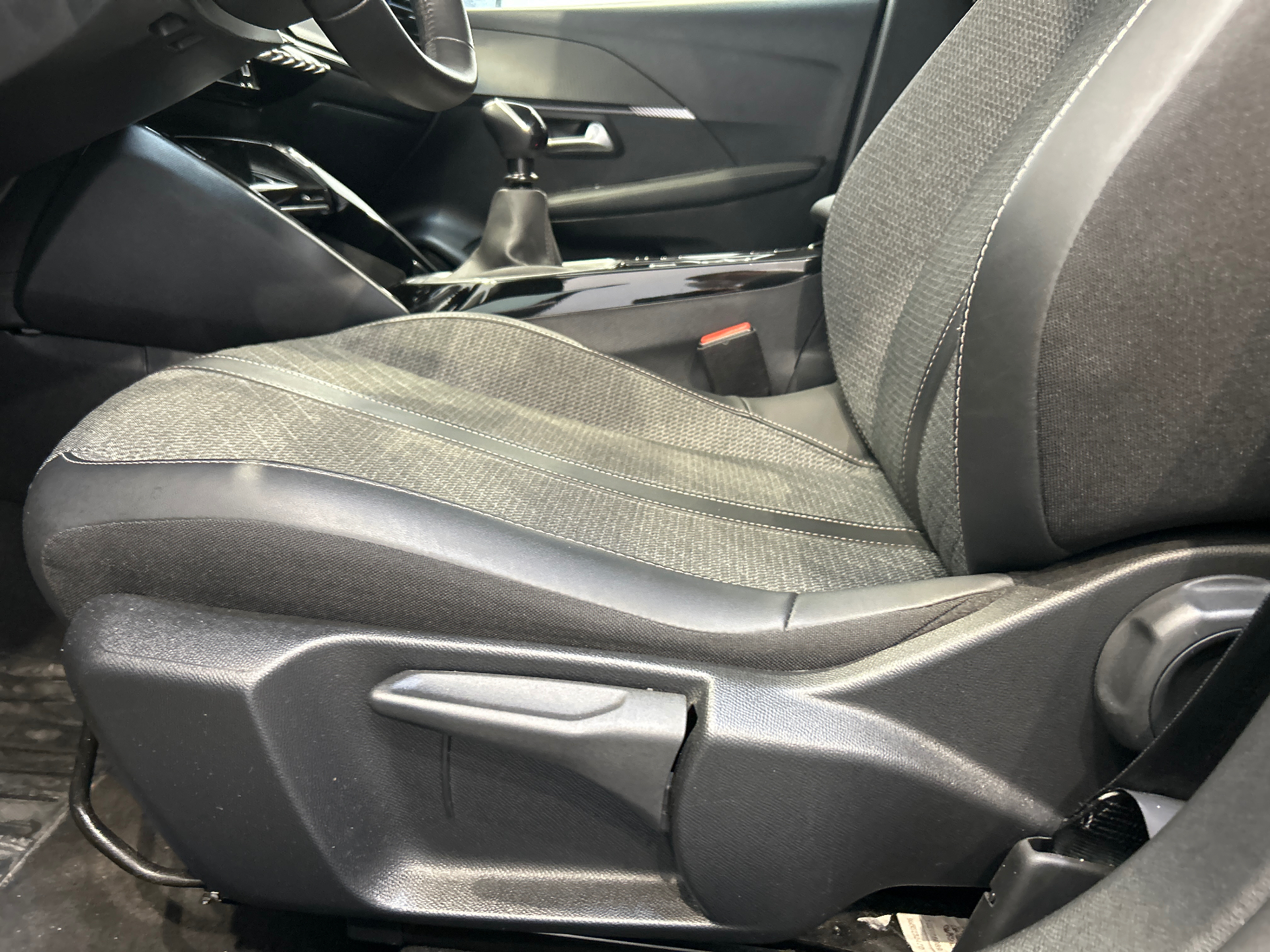PEUGEOT 208 ALL PT100 BVM