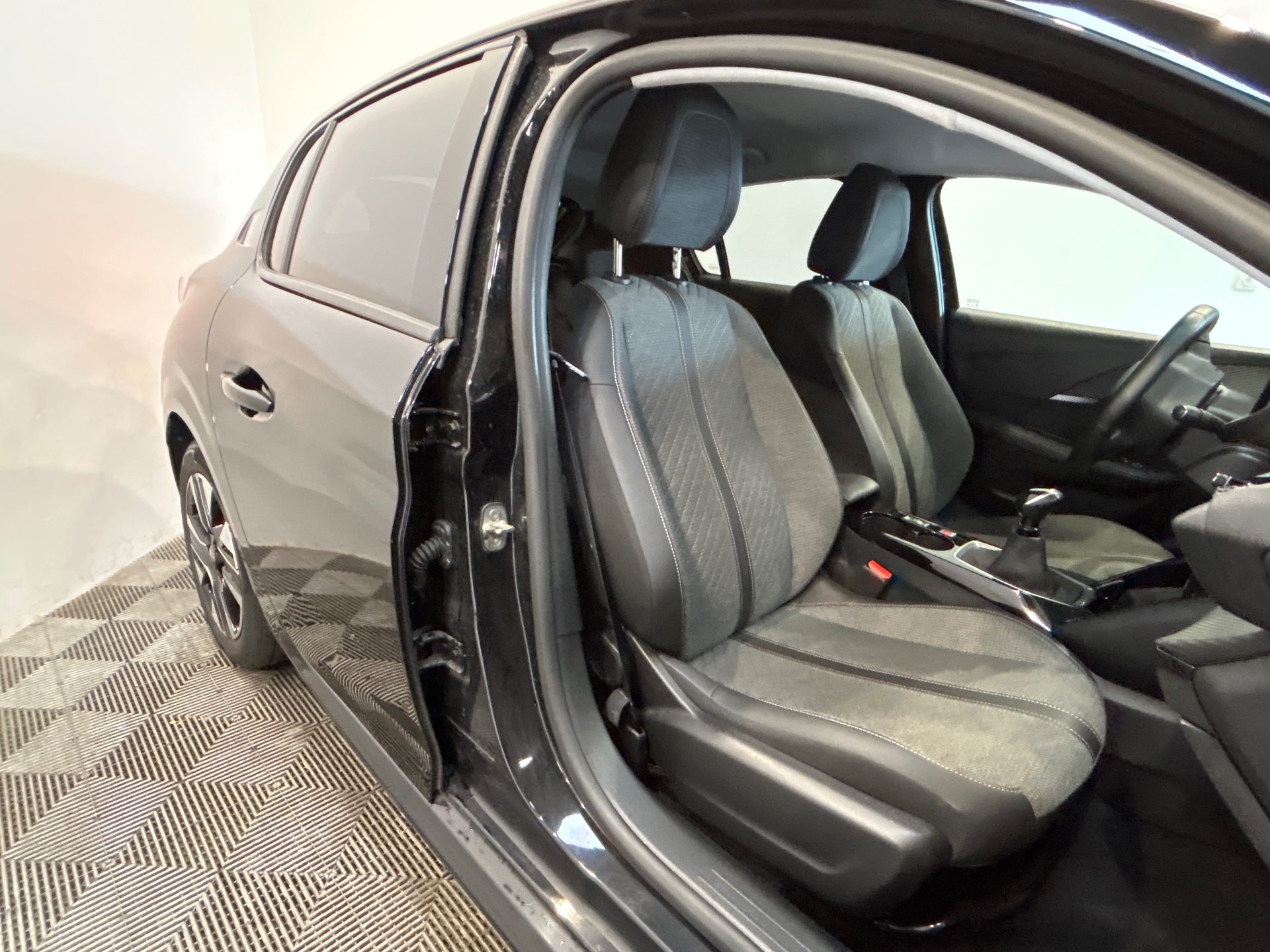 PEUGEOT 208 ALL PT100 BVM
