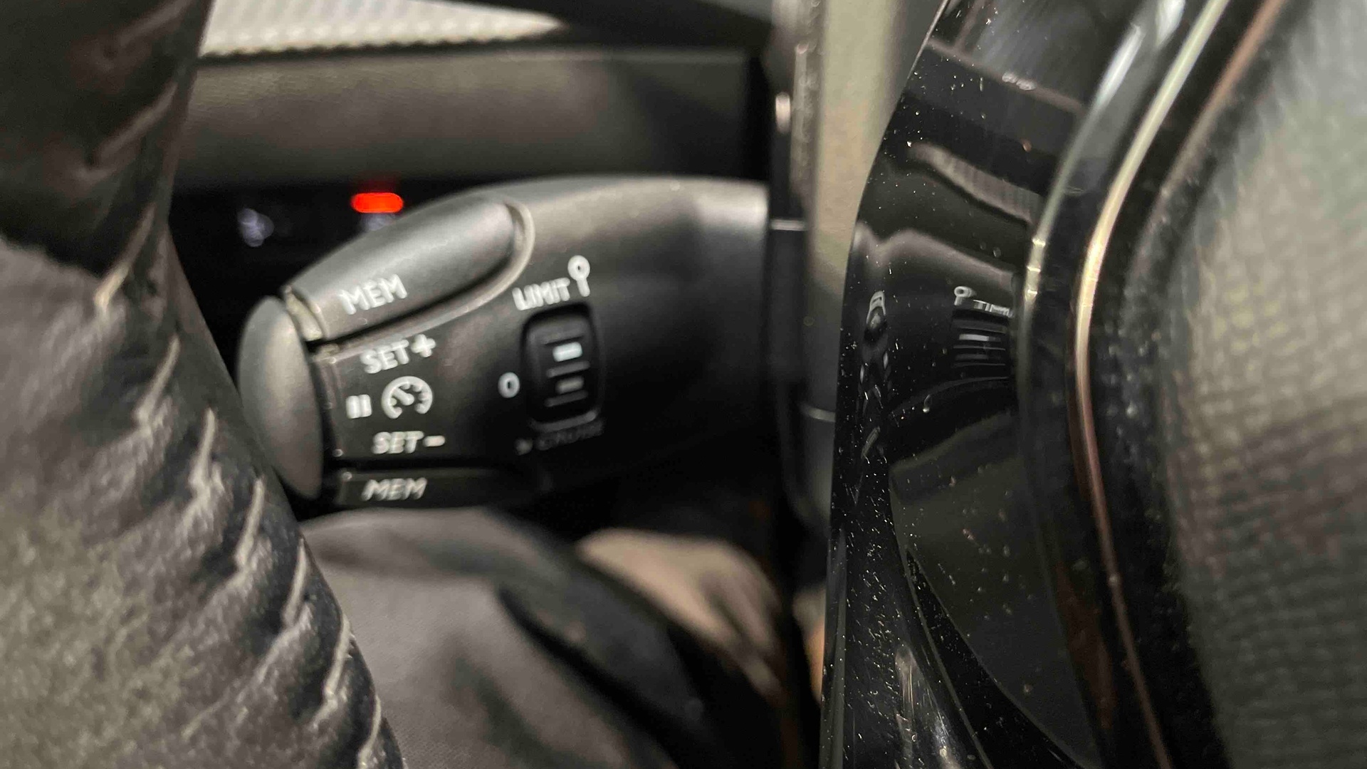 PEUGEOT 208 PureTech 100 S&S BVM6 Allure