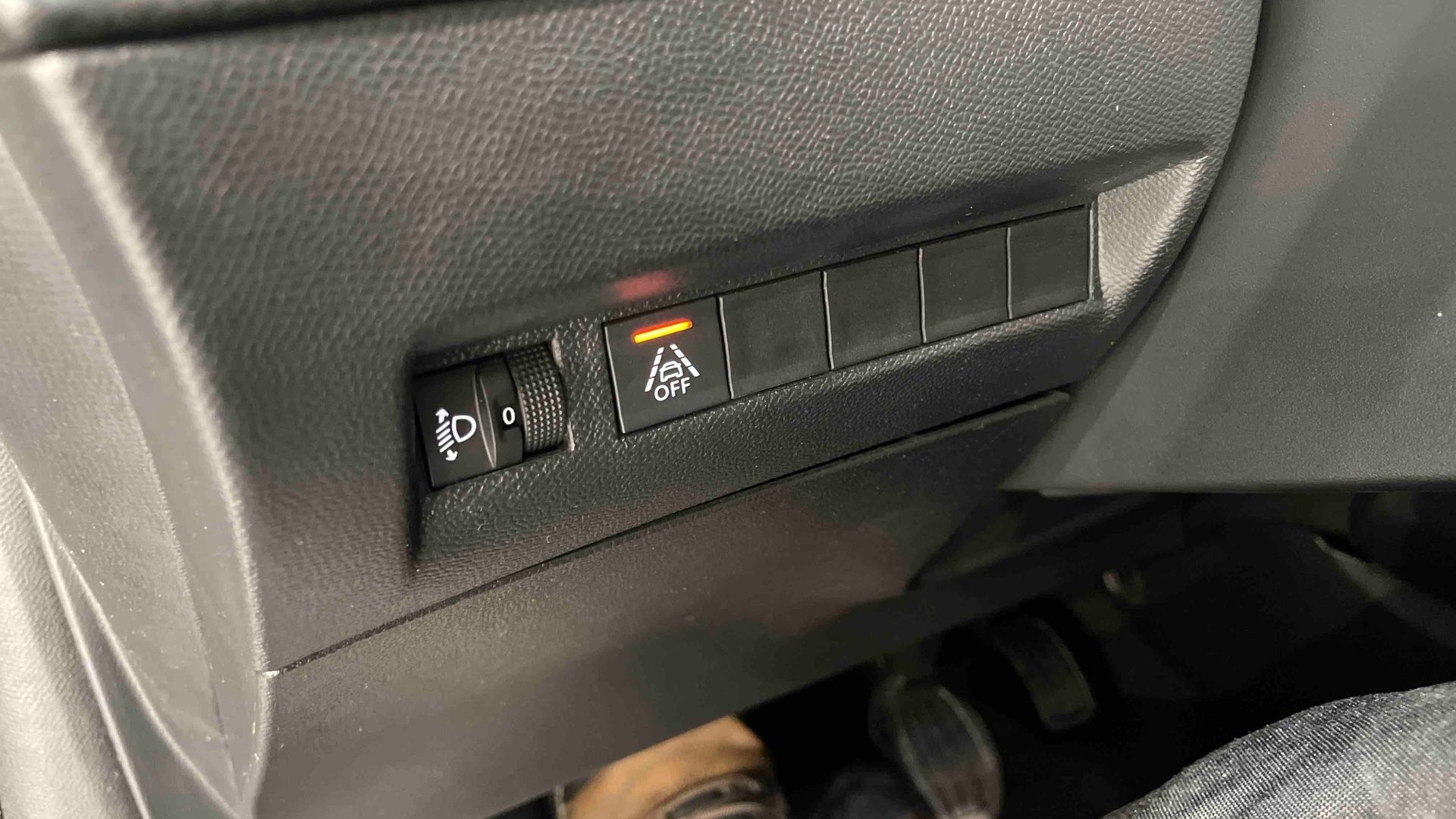 PEUGEOT 208 PureTech 100 S&S BVM6 Allure