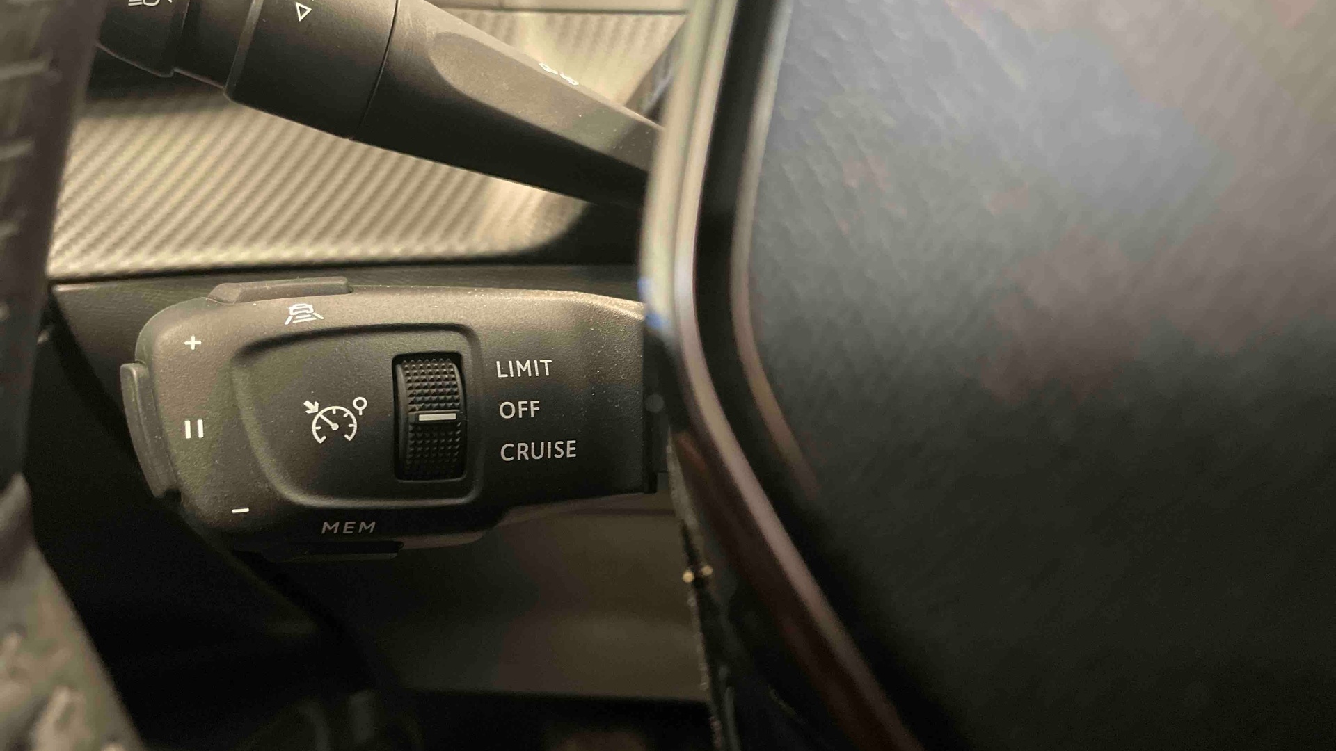 PEUGEOT 2008 Allure 100 ch BVM6