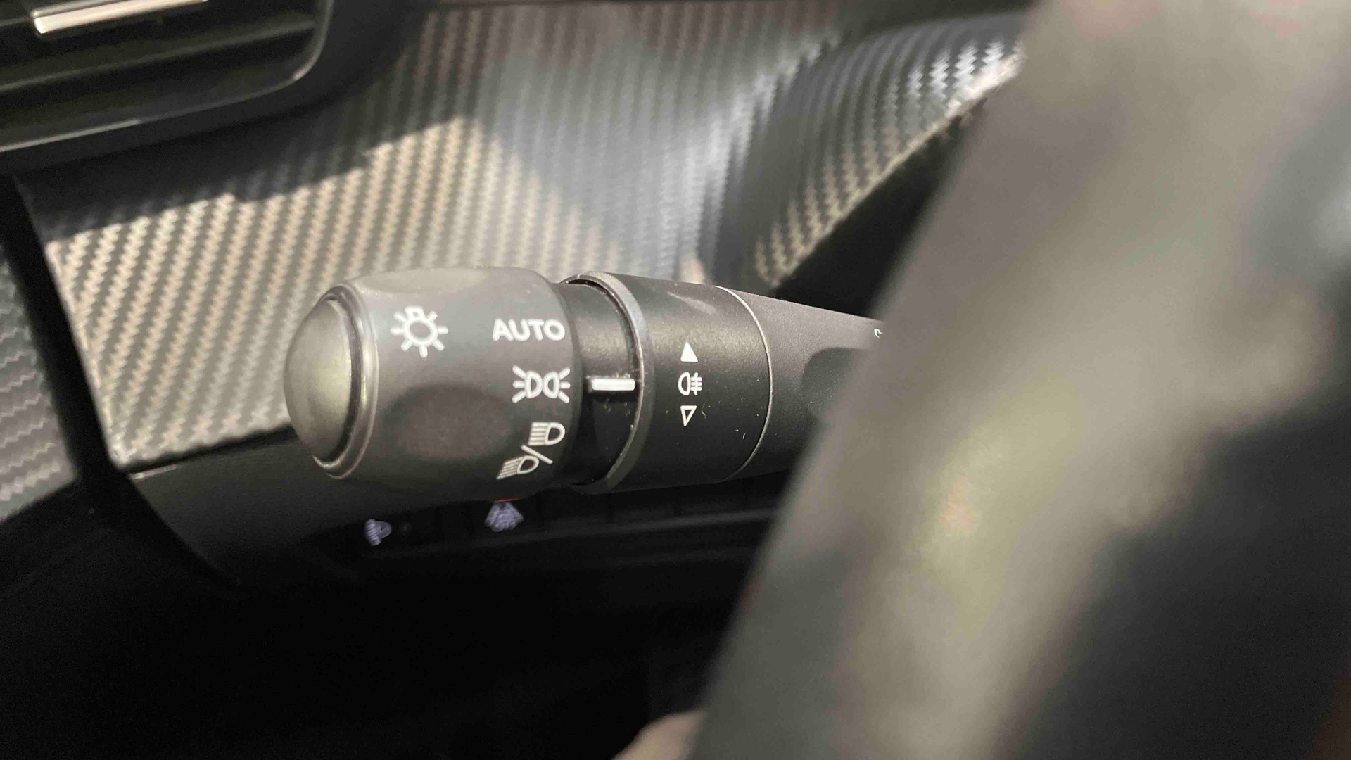 PEUGEOT 208 PureTech 100 S&S BVM6 Allure