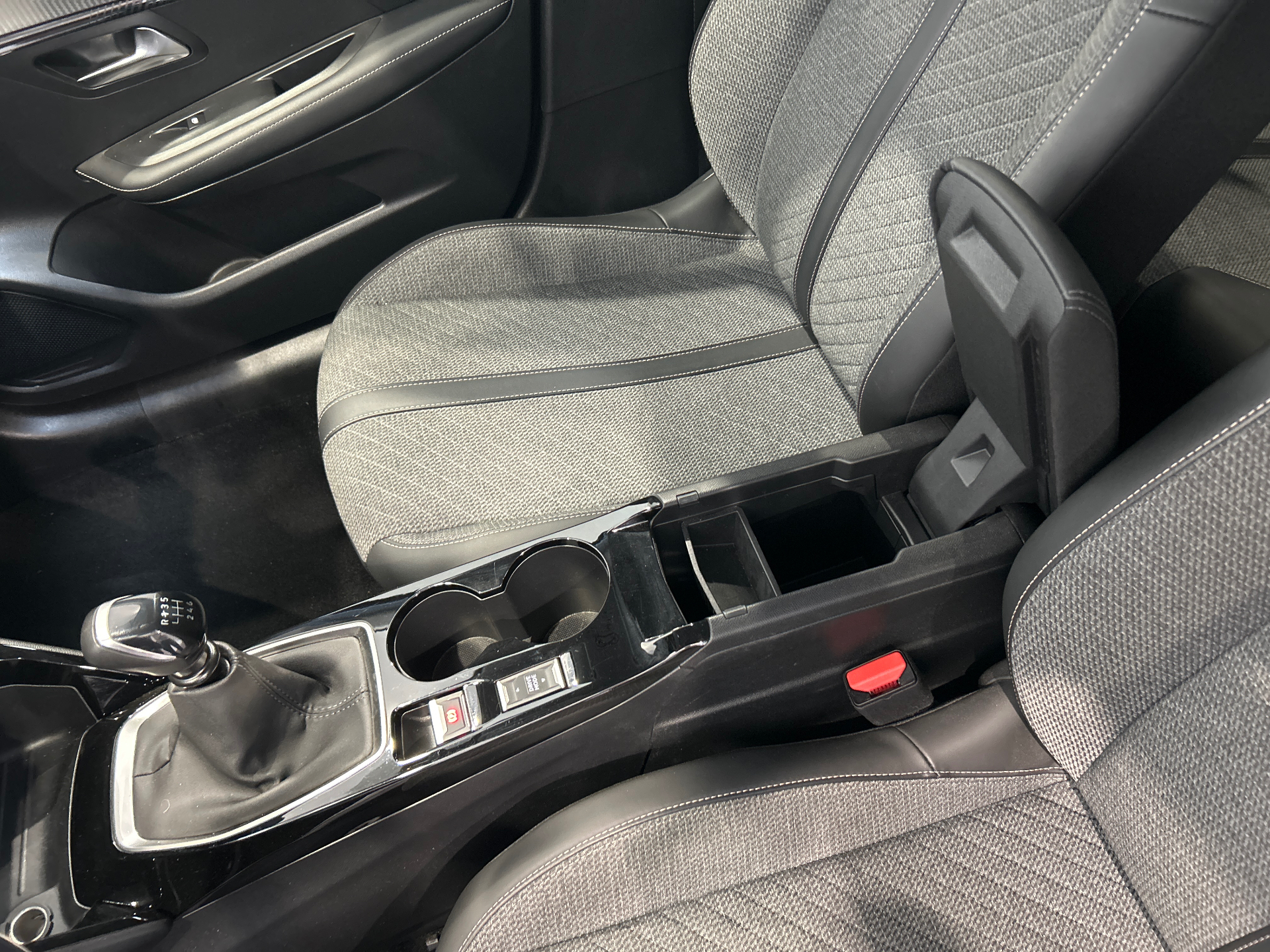 PEUGEOT 208 ALL PT100 BVM