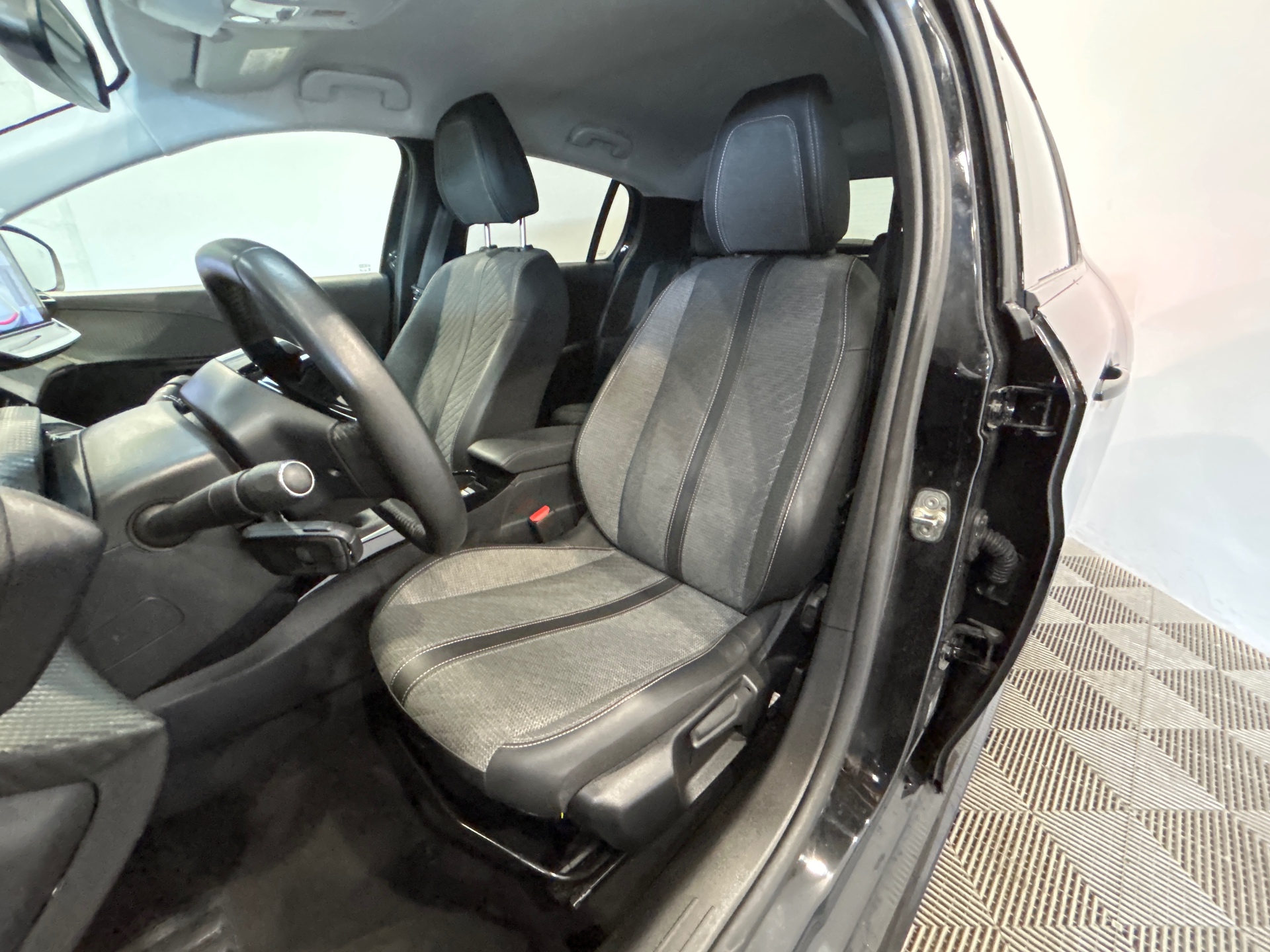 PEUGEOT 208 ALL PT100 BVM