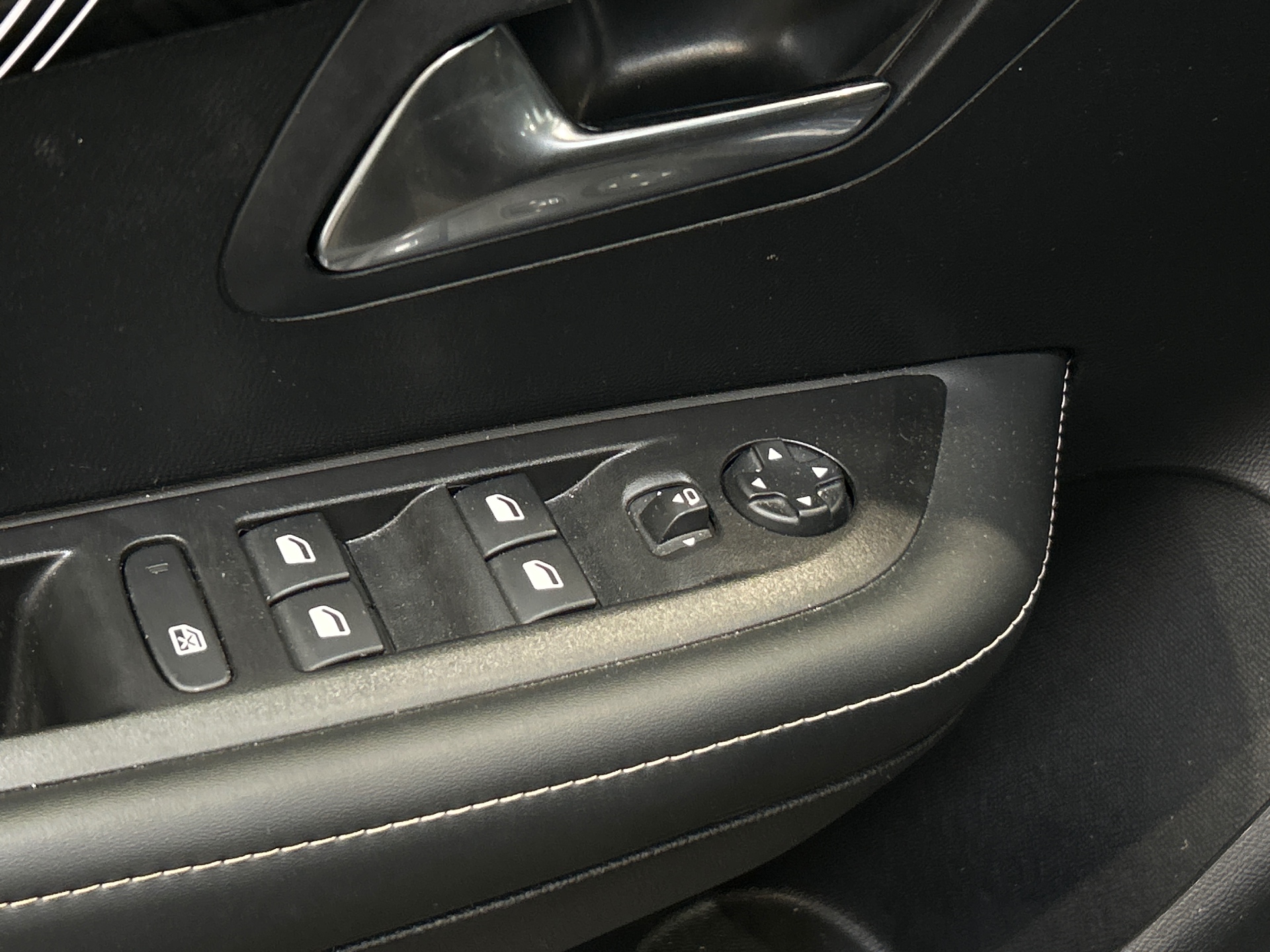PEUGEOT 208 ALL PT100 BVM