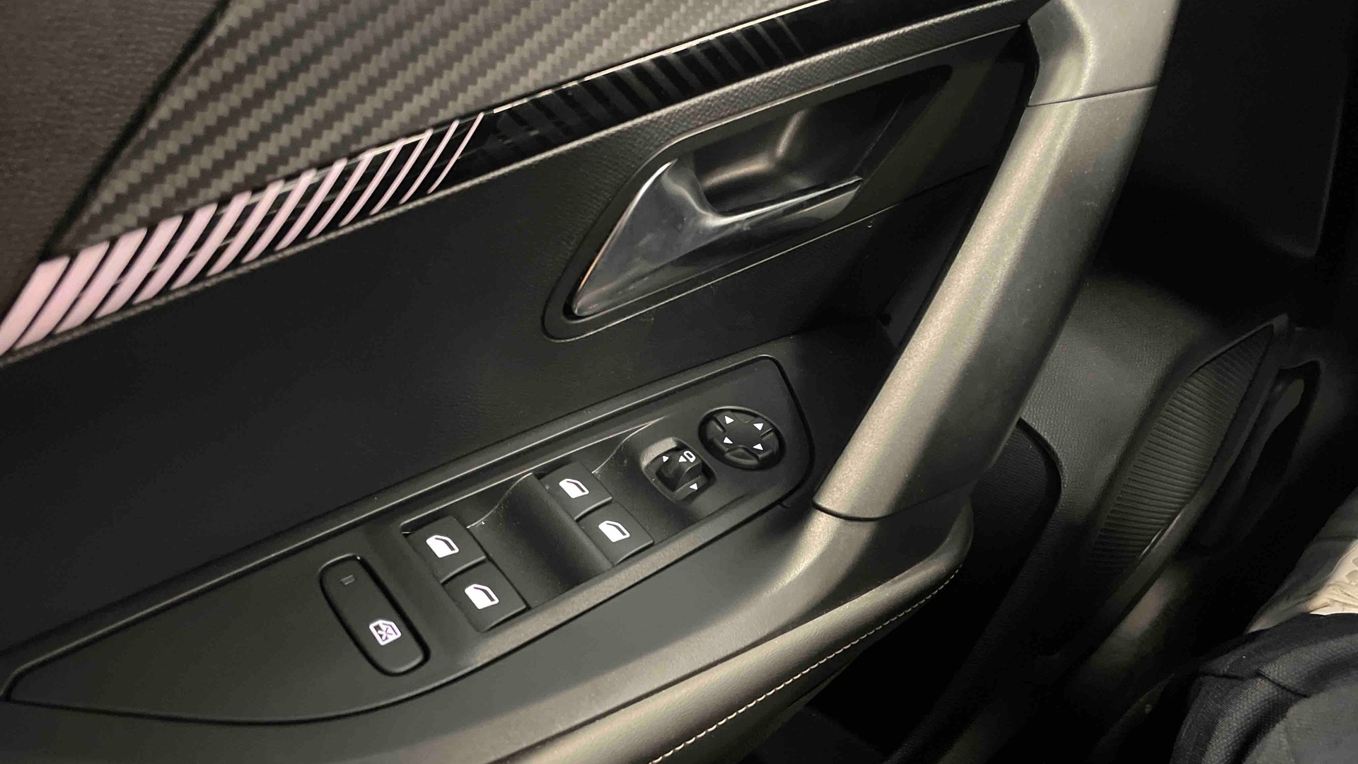 PEUGEOT 2008 Allure 100 ch BVM6