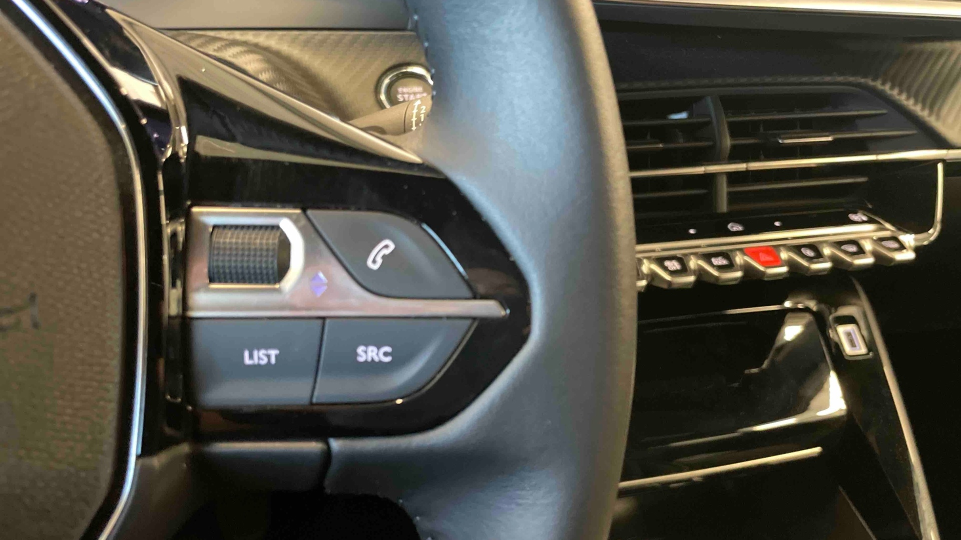PEUGEOT 2008 Allure 100 ch BVM6