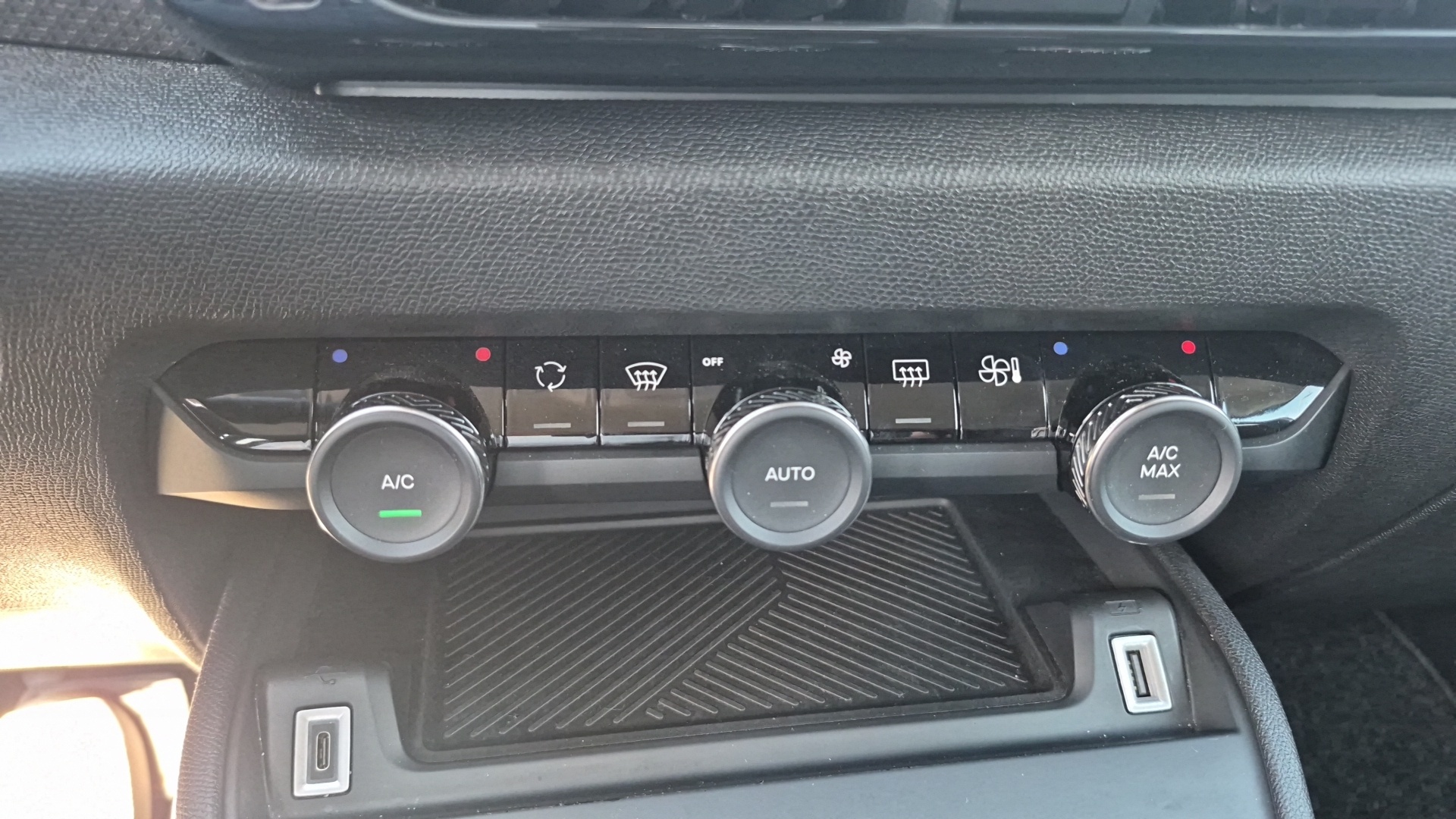 CITROEN C4 X PTECH 130 S&S EAT8 SHINE