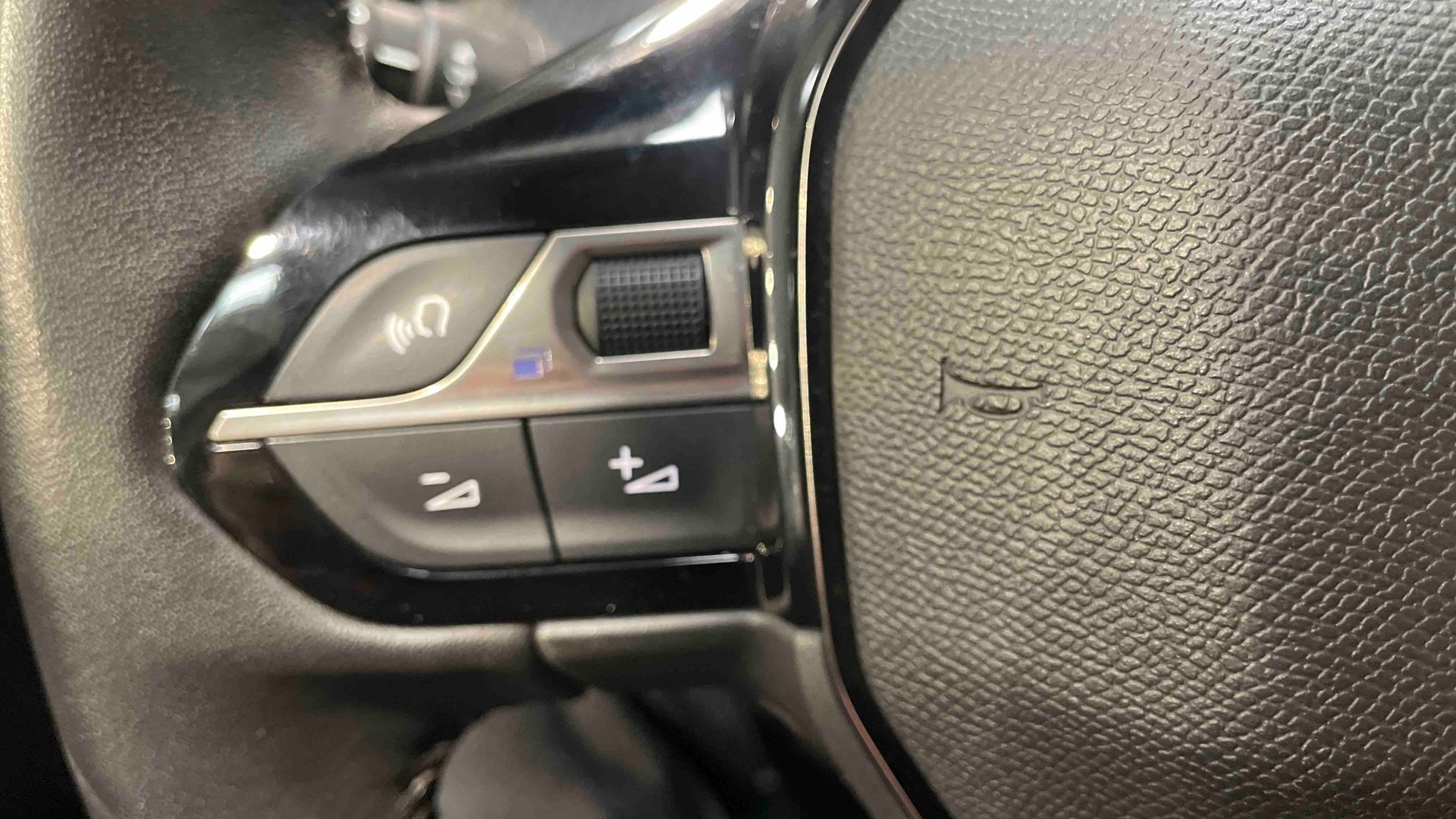 PEUGEOT 208 PureTech 100 S&S BVM6 Allure